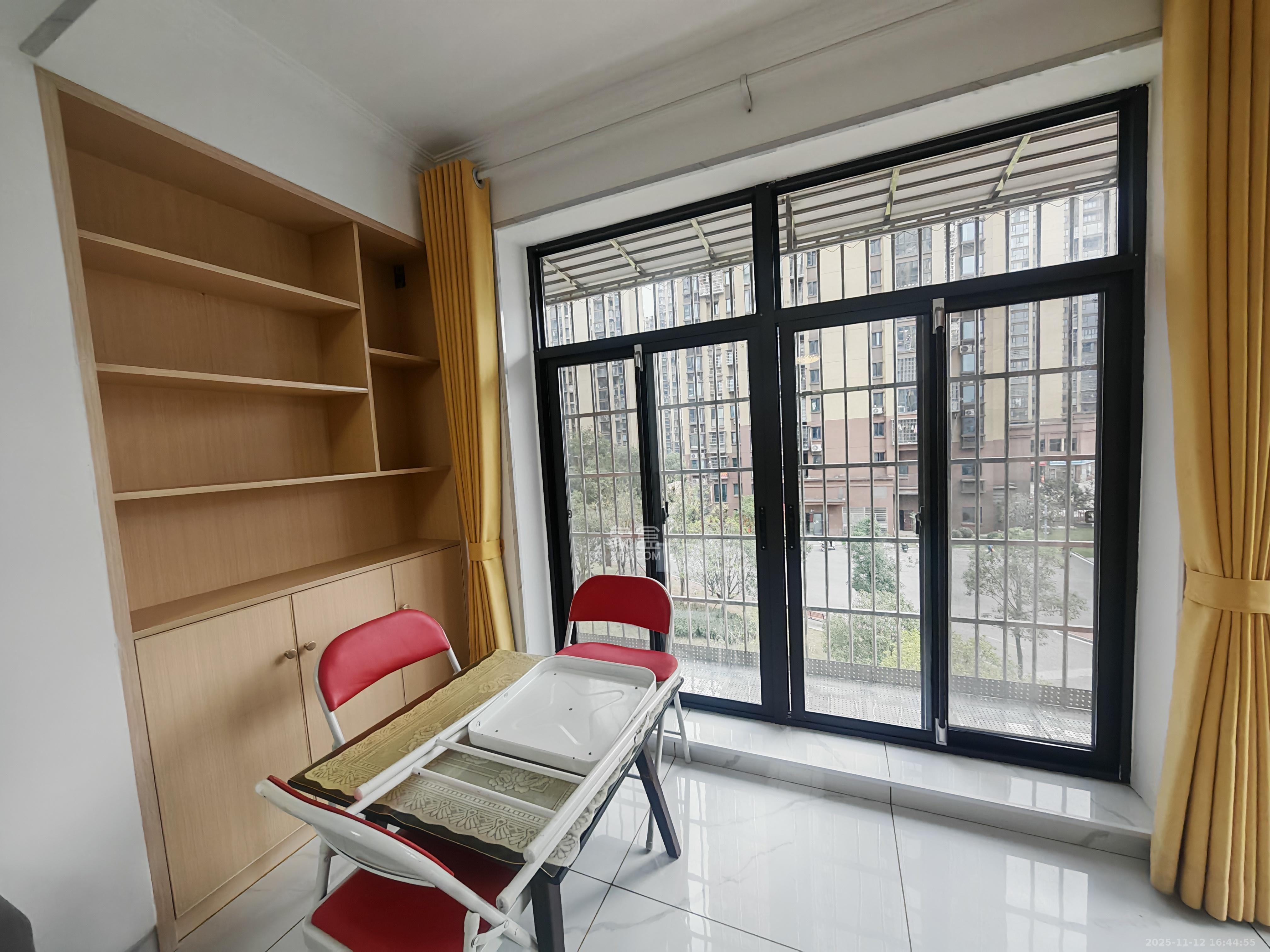 和润园三期 2室2厅1卫 2300.0元/月 和润园三期 2室2厅1卫 2300.0元/月室内图