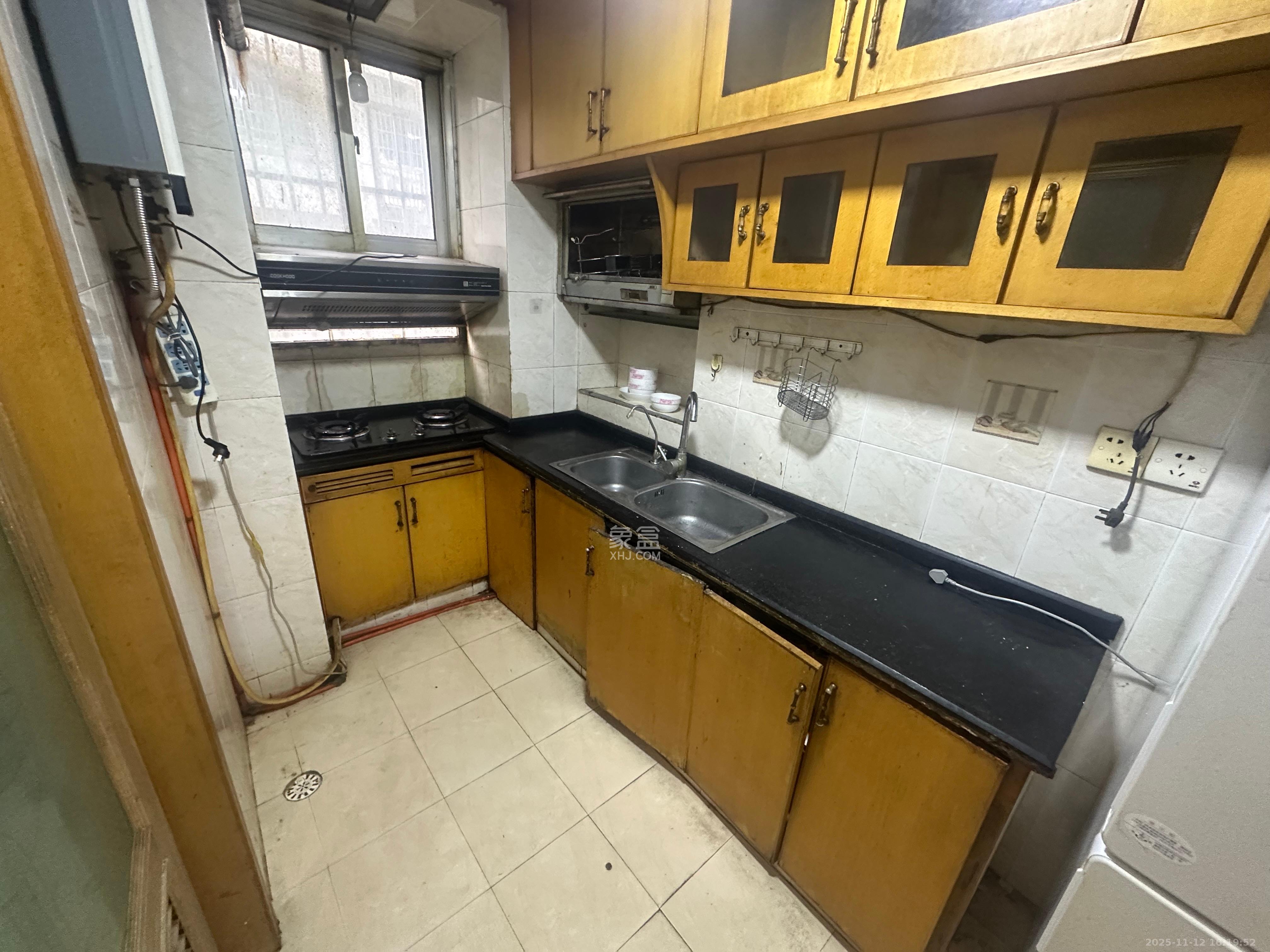 恒达花园  3室2厅2卫    2100.0元/月室内图