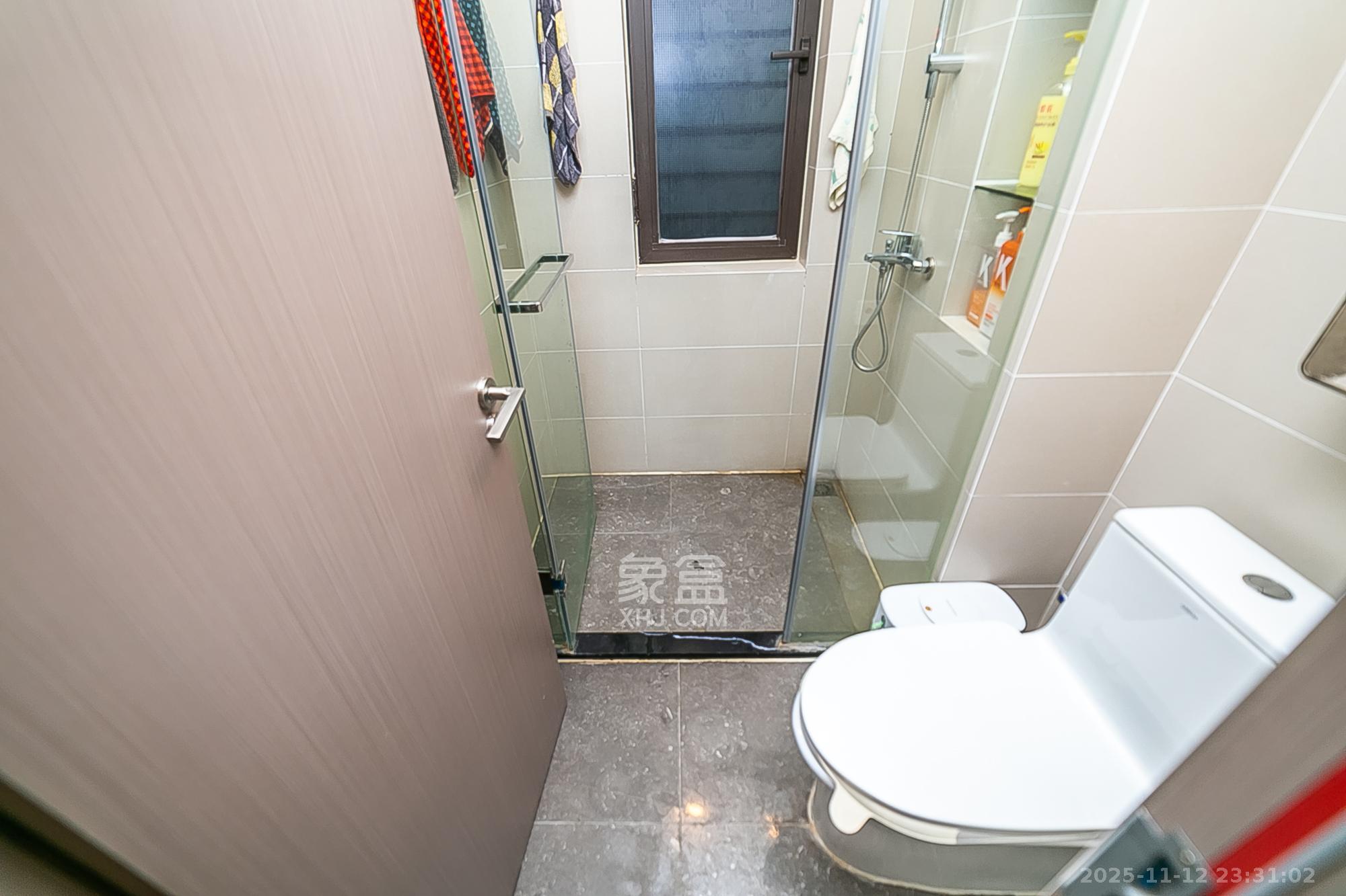 新力铂园（江山云著）  3室2厅2卫    130.0万卫生间