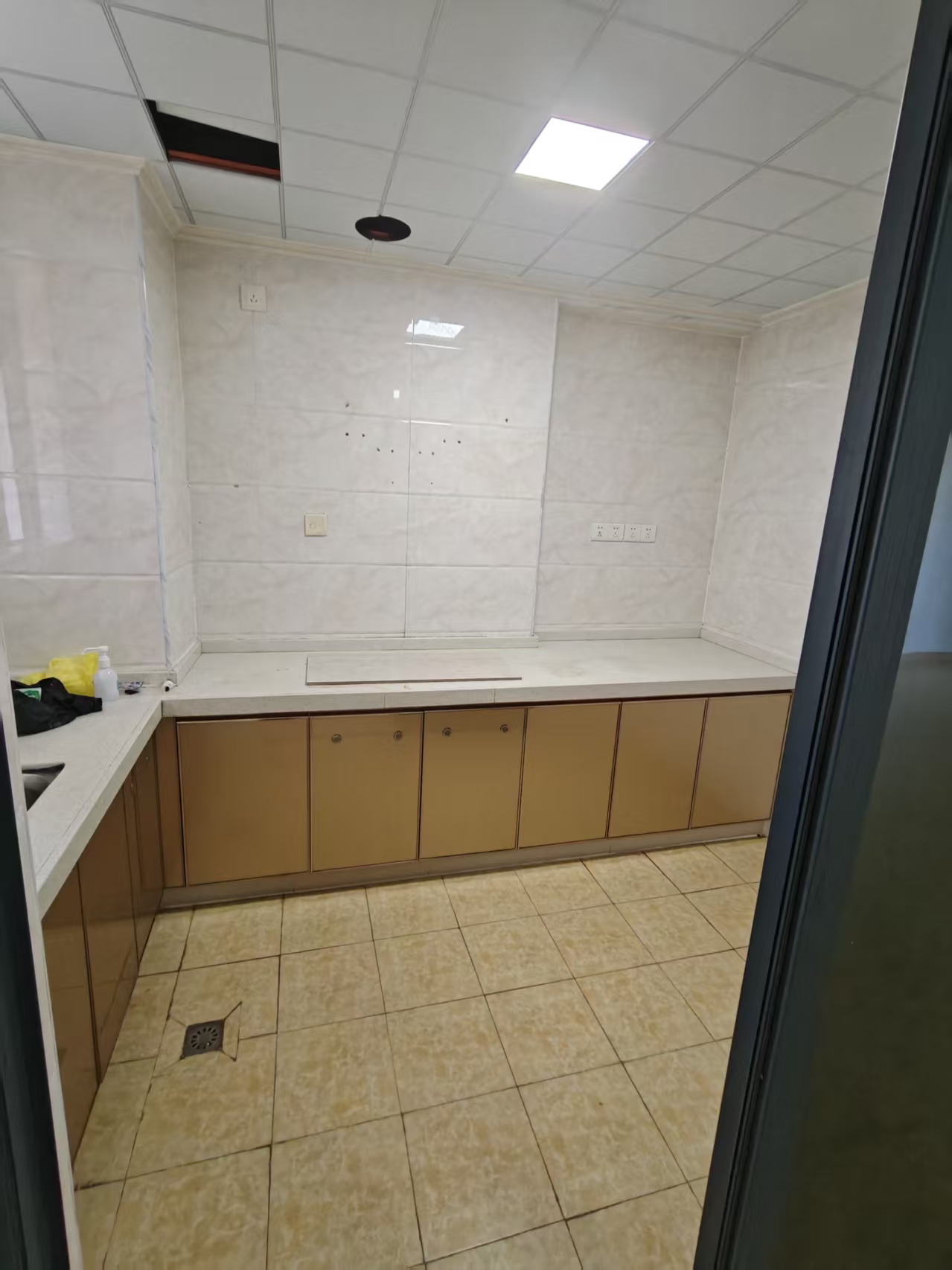 海南医学院第二附属医院职工宿舍区 4室2厅2卫 2800.0元/月 海南医学院第二附属医院职工宿舍区 4室2厅2卫 2800.0元/月户型图