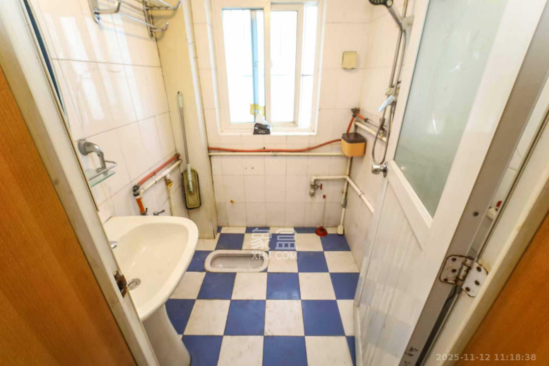 德政园  3室2厅2卫    1800.0元/月室内图