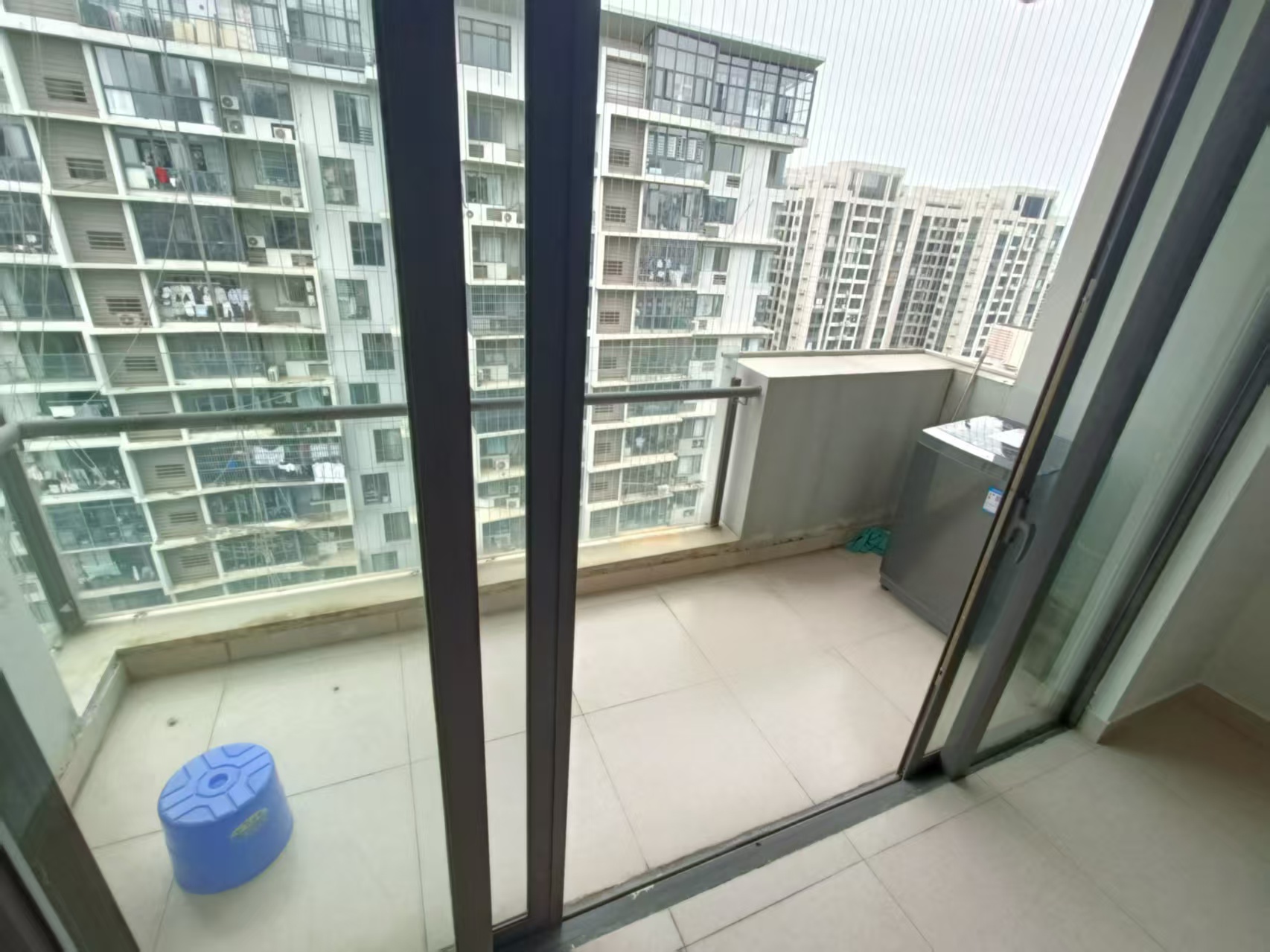 菩提树 2室2厅1卫 2200.0元/月 菩提树 2室2厅1卫 2200.0元/月室内图