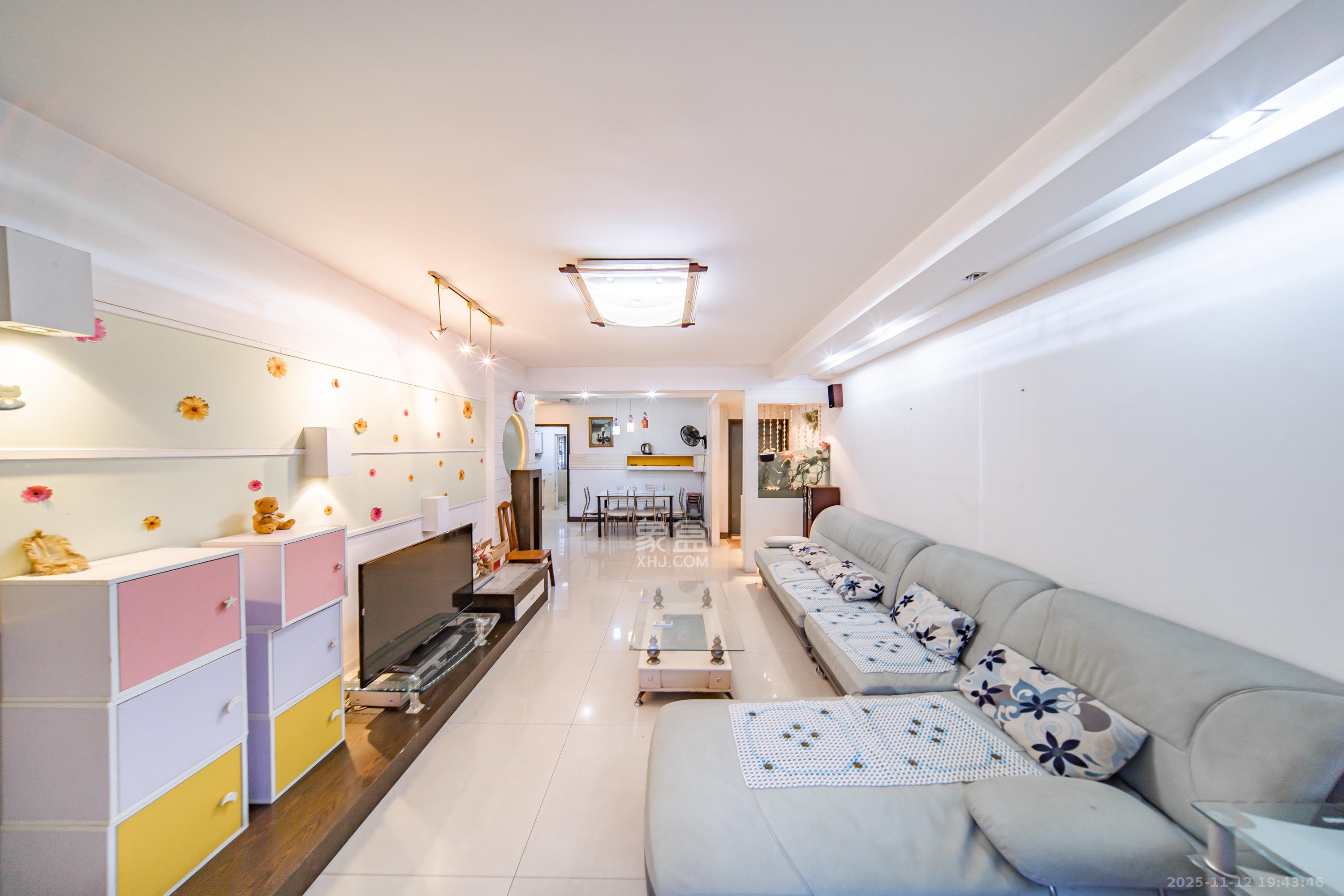 四方小区 2室2厅1卫 62.0万 四方小区 2室2厅1卫 62.0万客厅