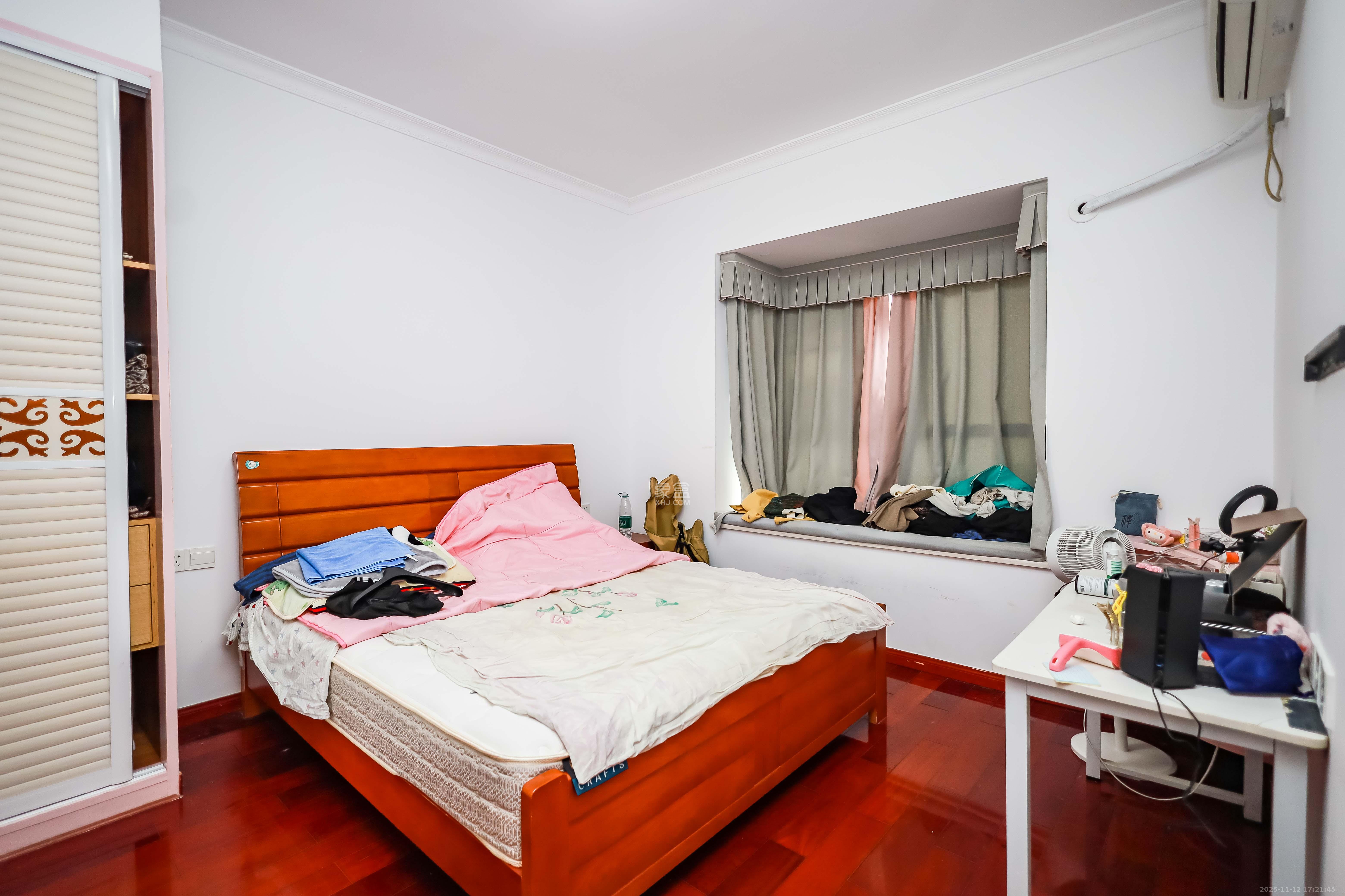 莱茵城 3室2厅2卫 80.0万 莱茵城 3室2厅2卫 80.0万卧室