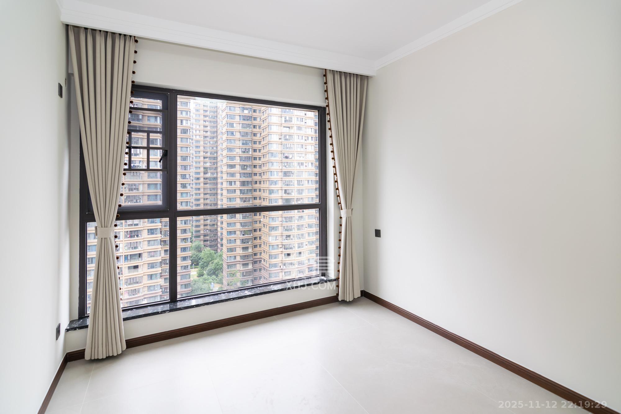 润和长郡（润和紫郡二三期）  5室2厅2卫    129.0万卧室