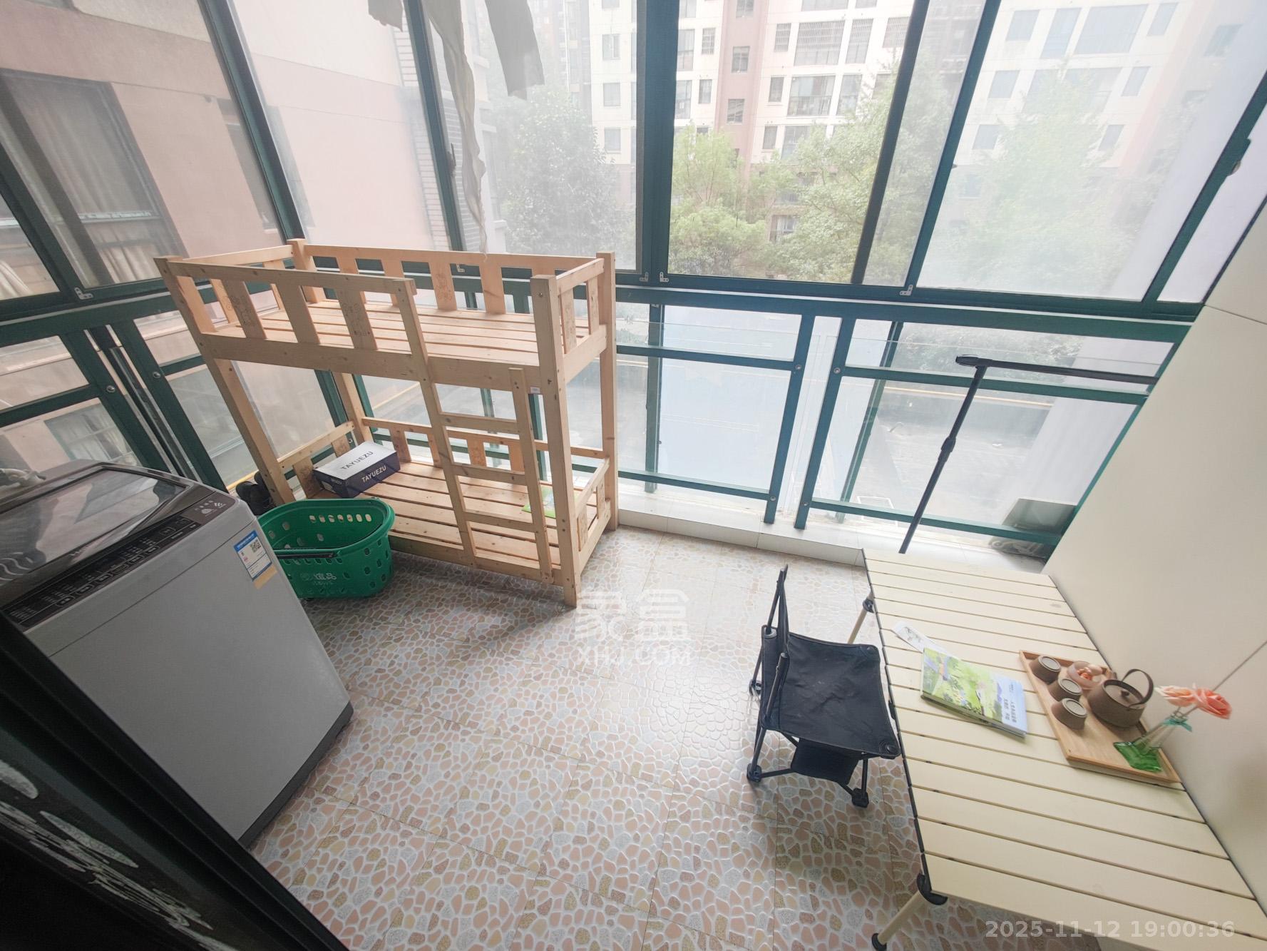 华盛世纪新城  4室2厅2卫    100.0万阳台