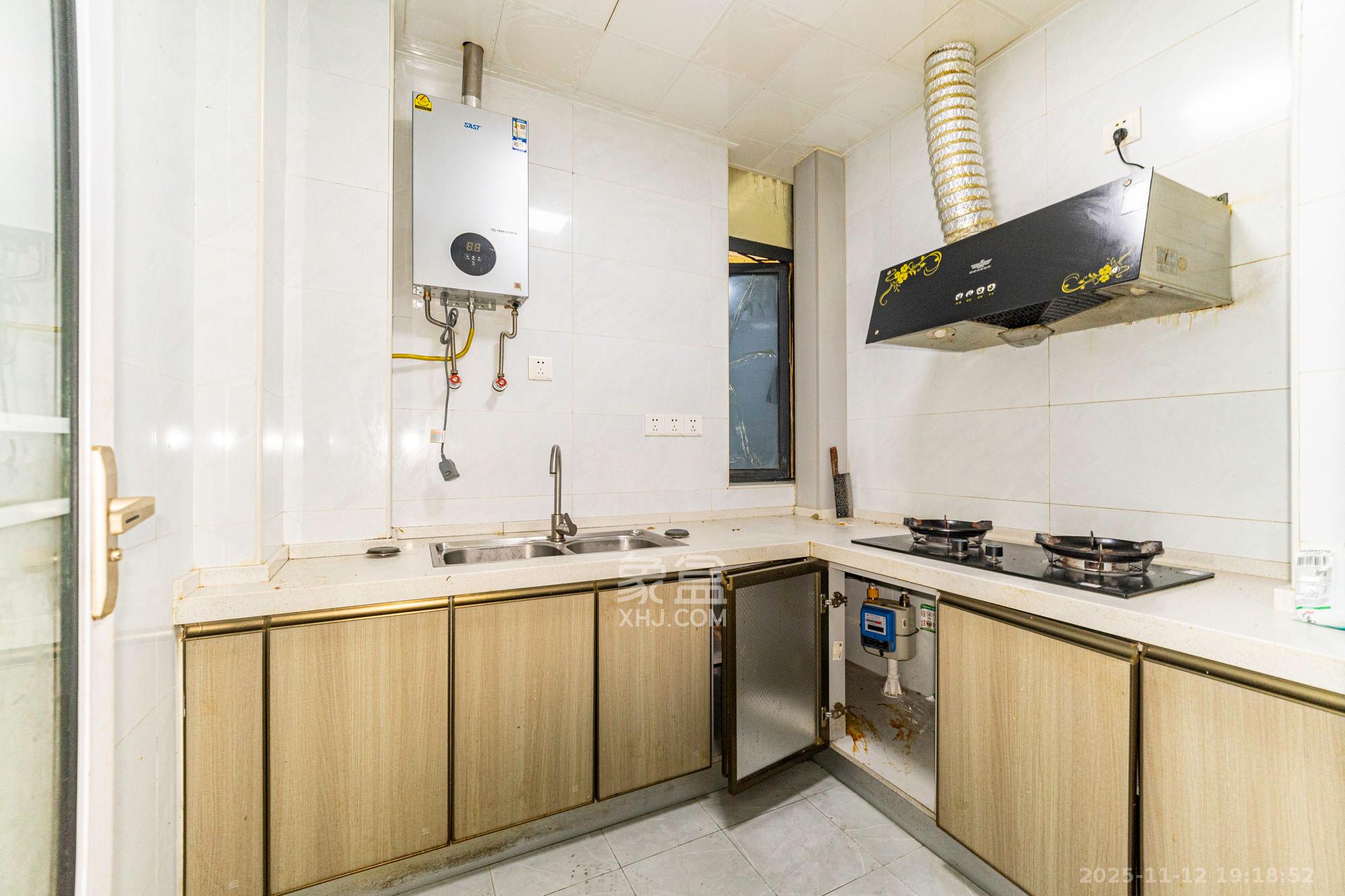 紫华郡  3室1厅1卫    40.0万厨房