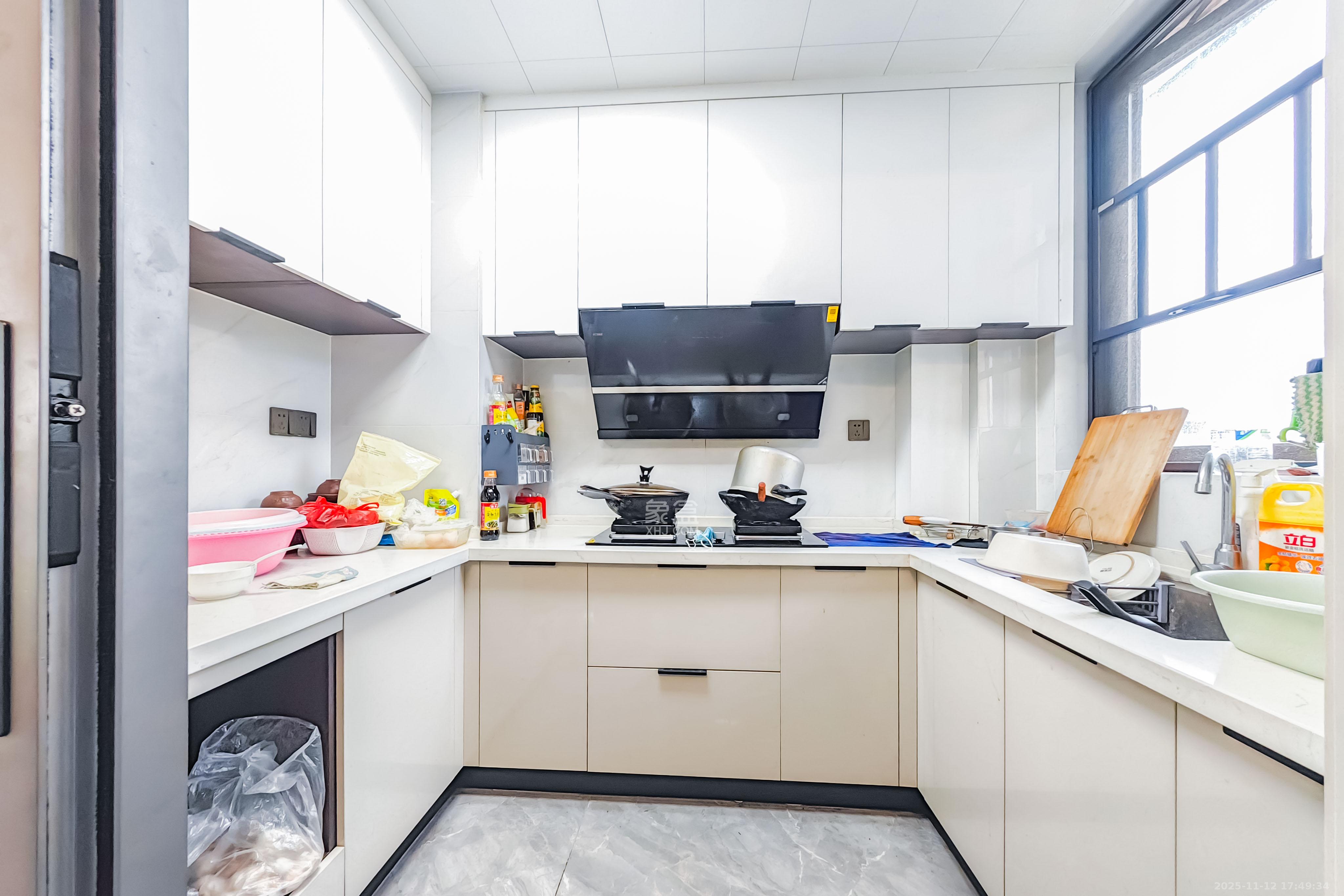 中天星耀城  4室2厅2卫    153.0万厨房