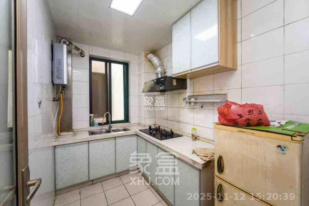 东方新城  4室2厅2卫    2200.0元/月室内图