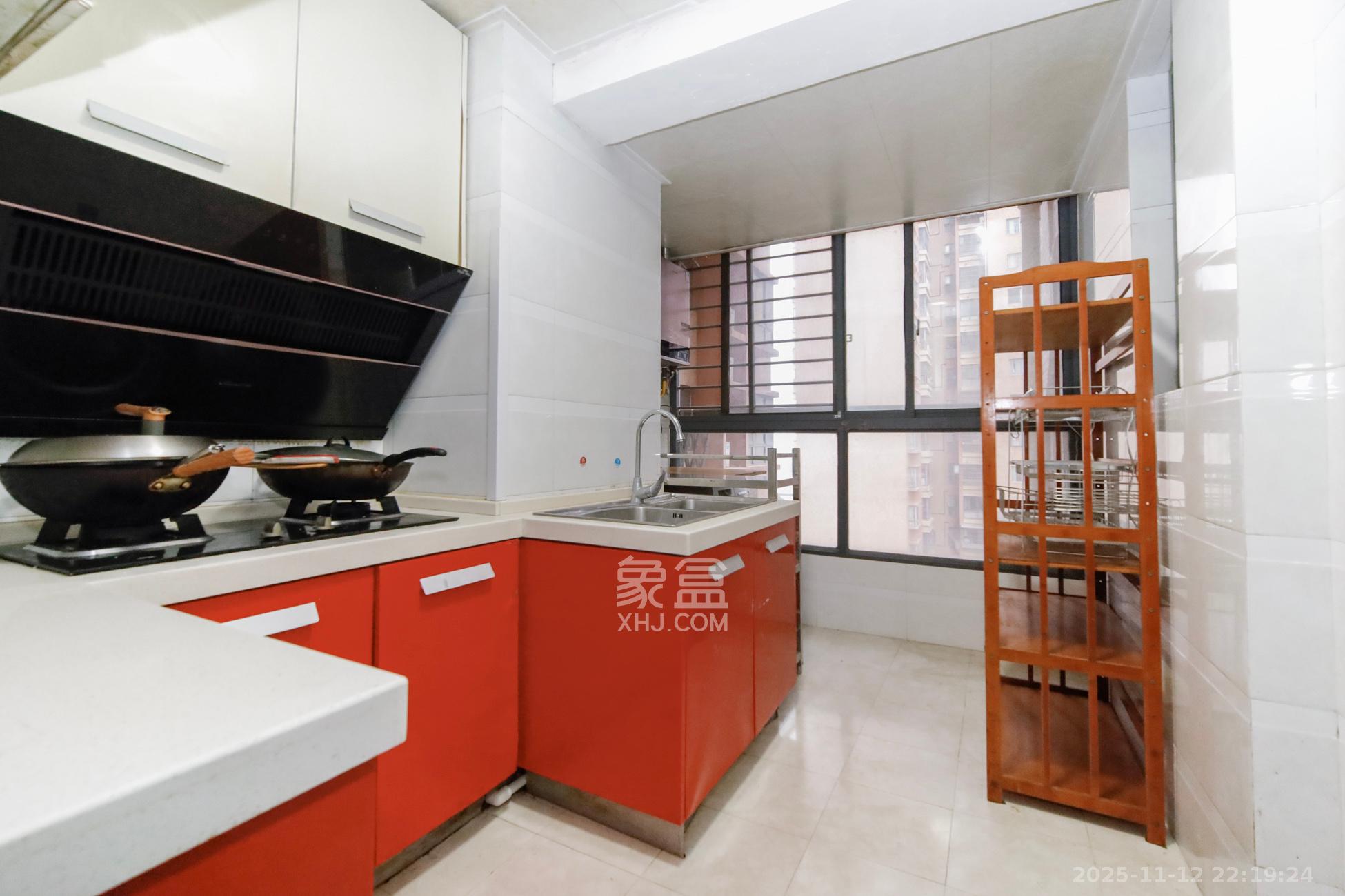 上海城小区  3室2厅2卫    88.0万厨房