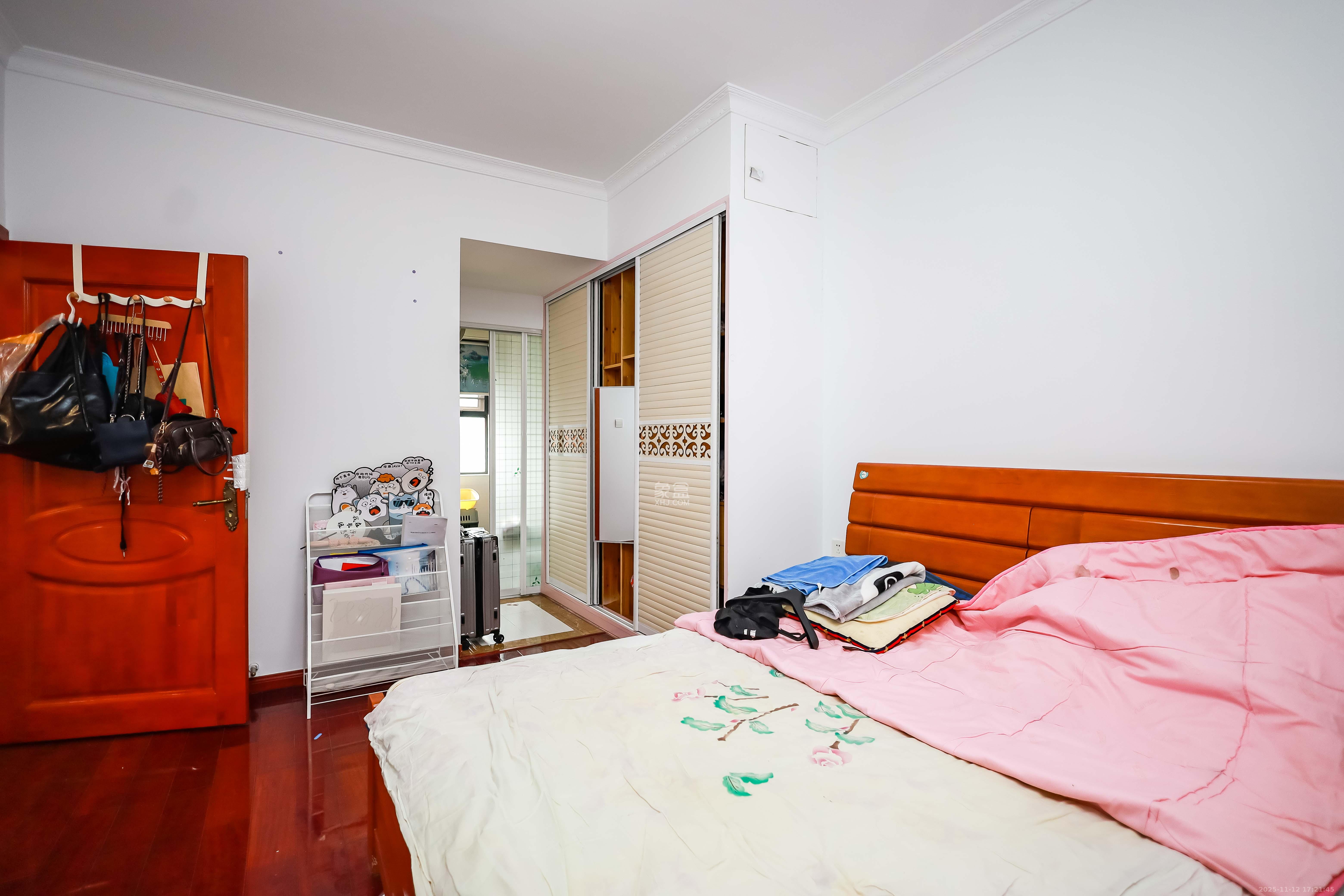 莱茵城 3室2厅2卫 80.0万 莱茵城 3室2厅2卫 80.0万卧室