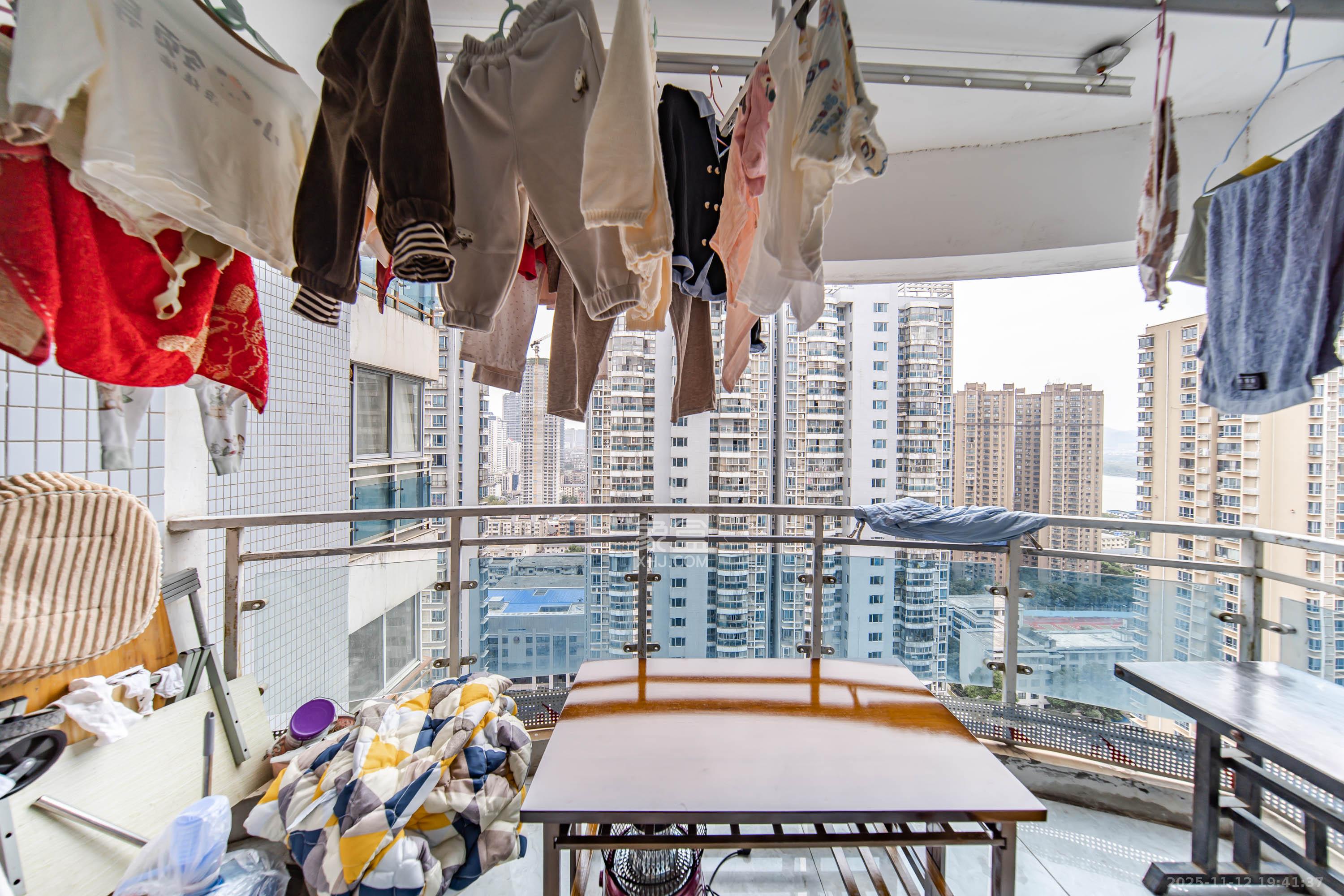 凯乐国际城  2室2厅1卫    102.0万阳台