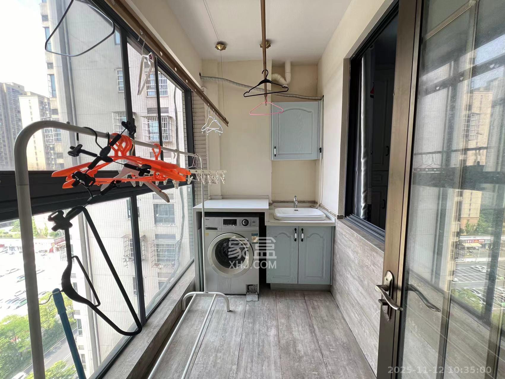 花样年华  4室2厅2卫    2400.0元/月室内图