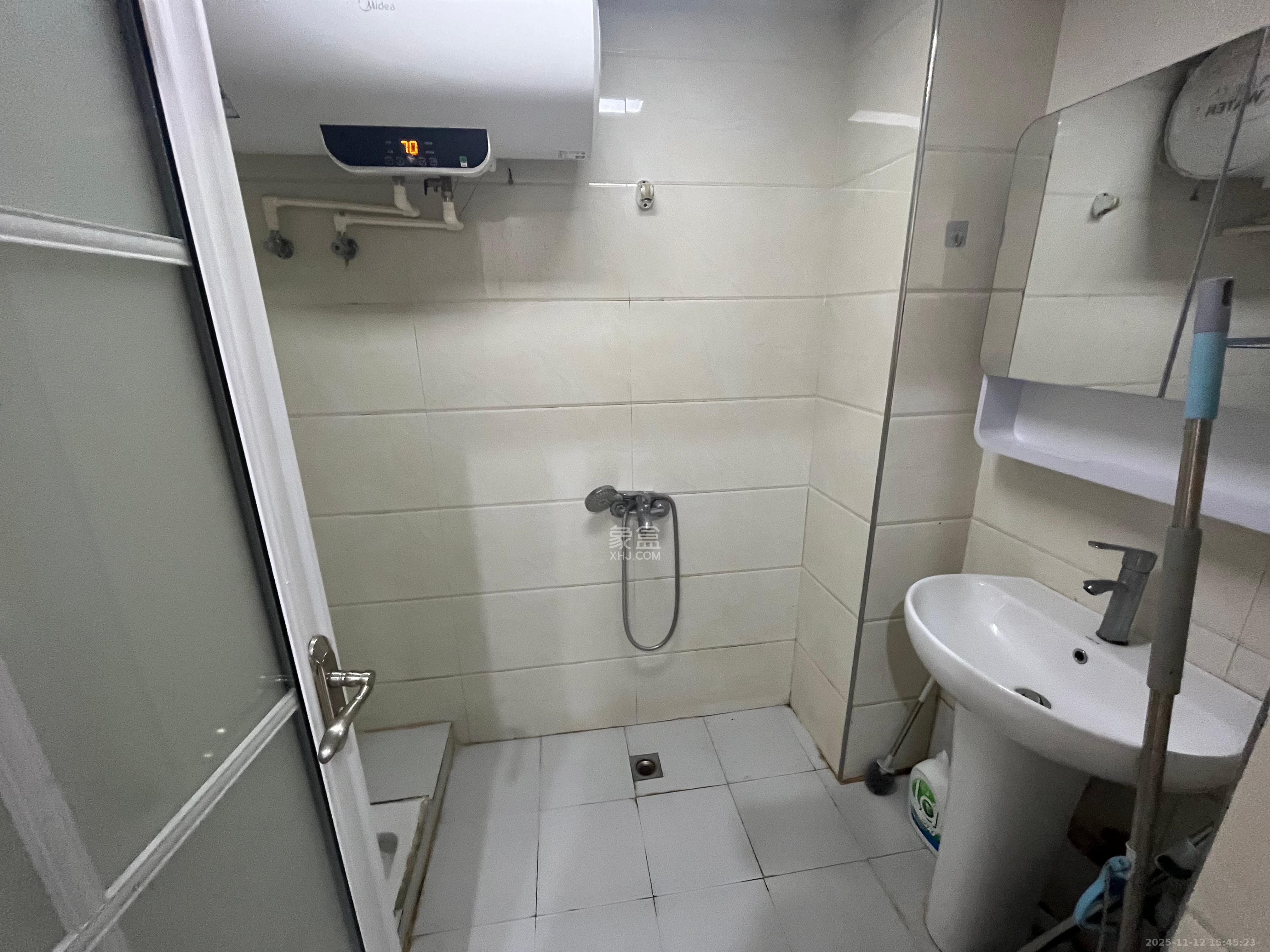 长房天翼未来城  1室1厅1卫    1500.0元/月室内图