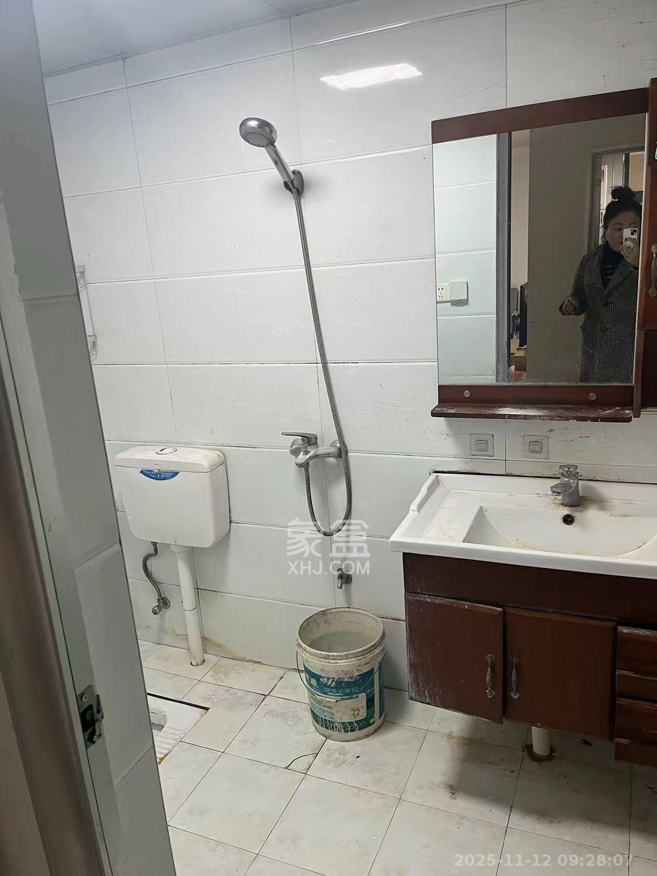 童话里  1室1厅1卫    1600.0元/月