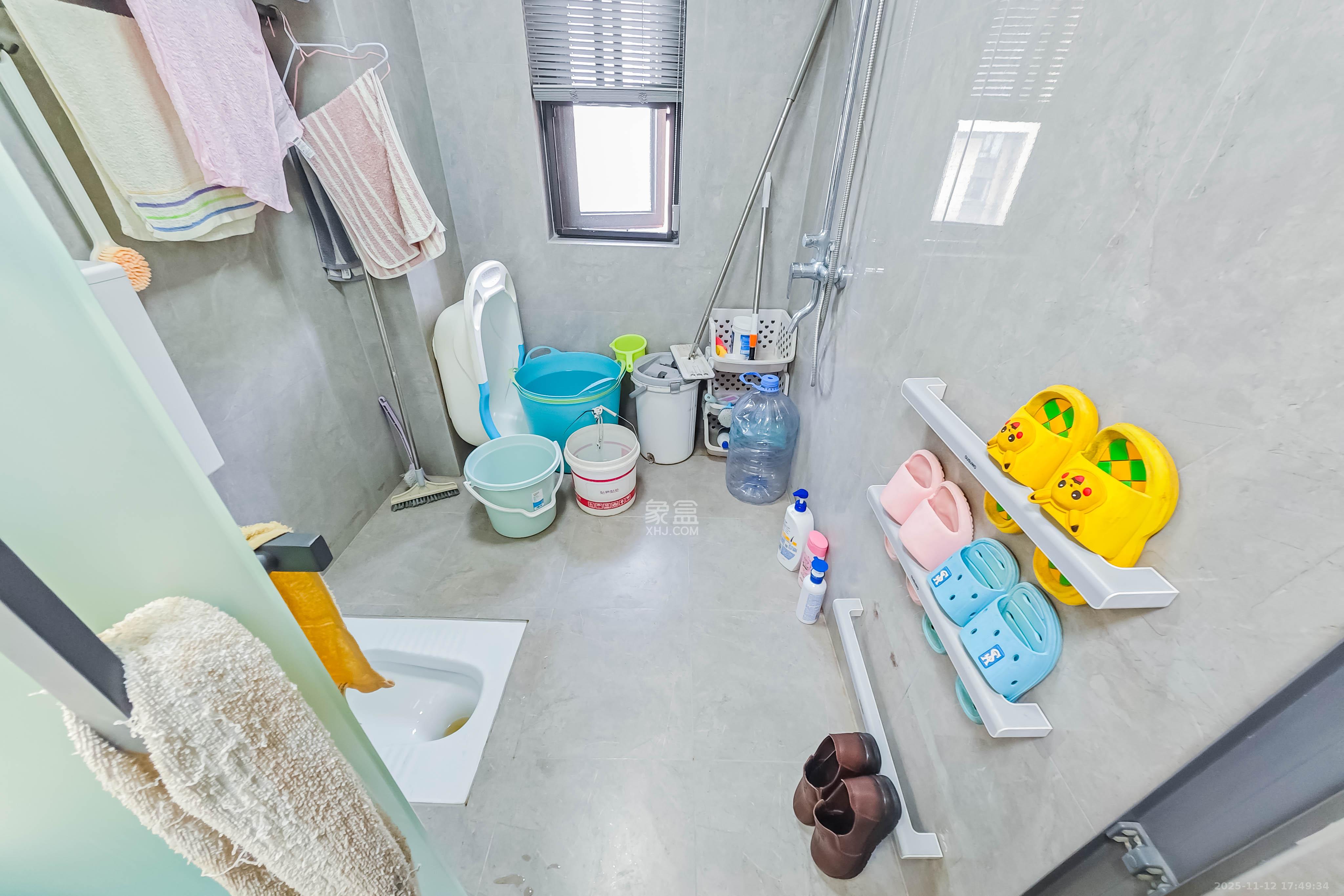 中天星耀城  4室2厅2卫    153.0万卫生间