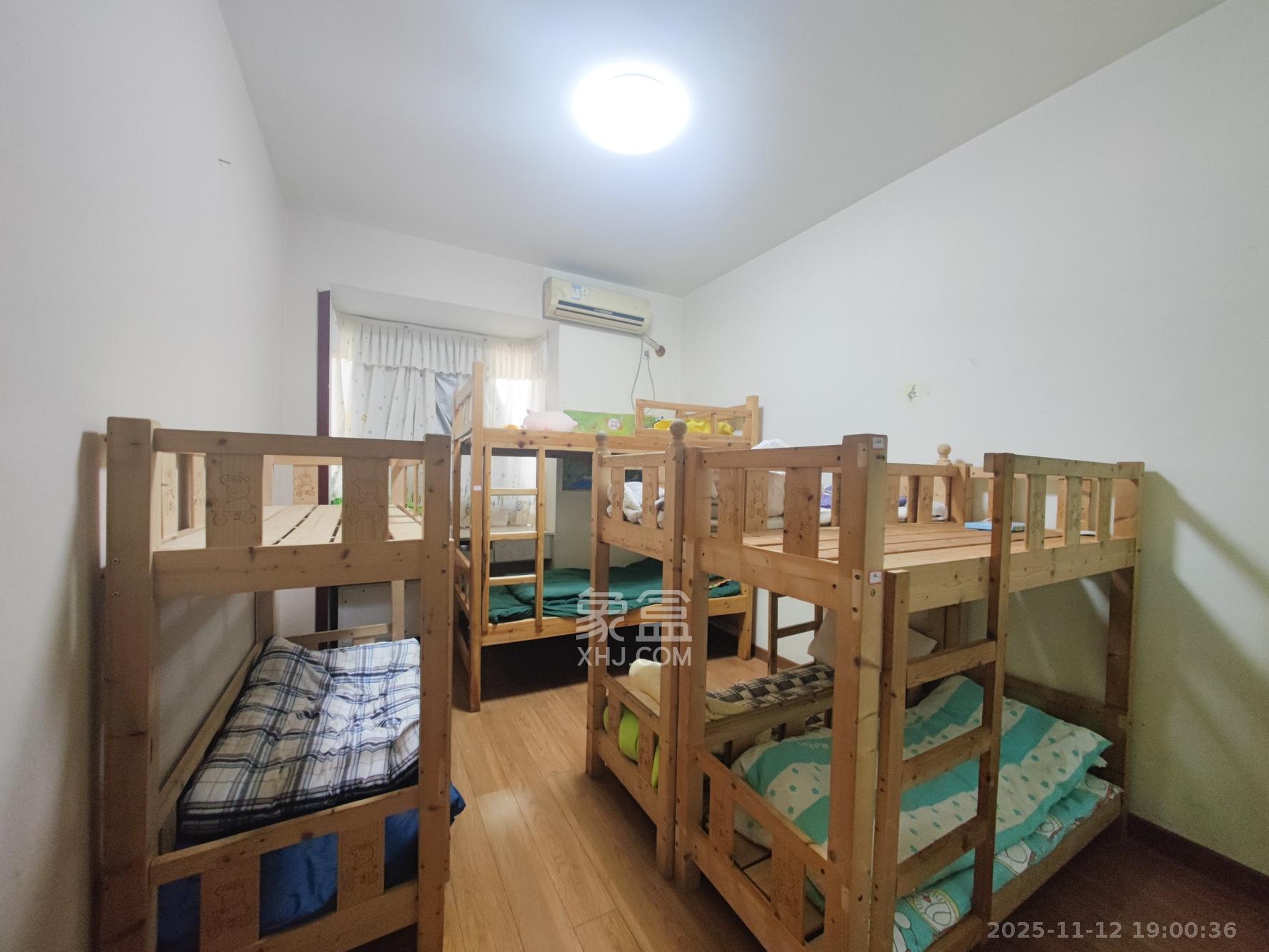 华盛世纪新城  4室2厅2卫    100.0万卧室