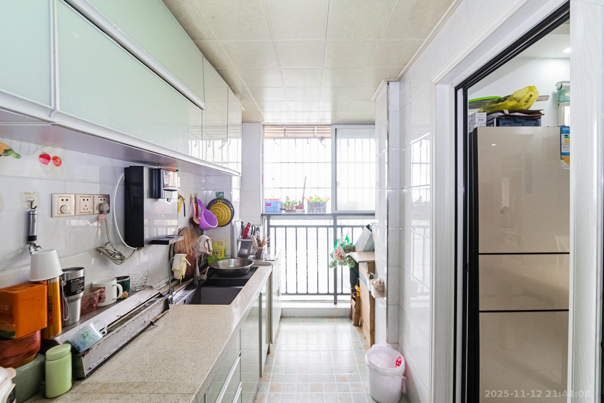 万国城（当代满庭春MOMA）三期  3室2厅2卫    108.0万厨房