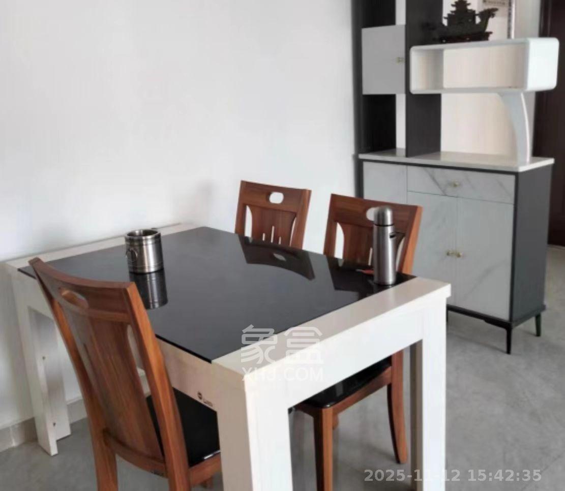 莲香园  3室2厅2卫    2000.0元/月室内图