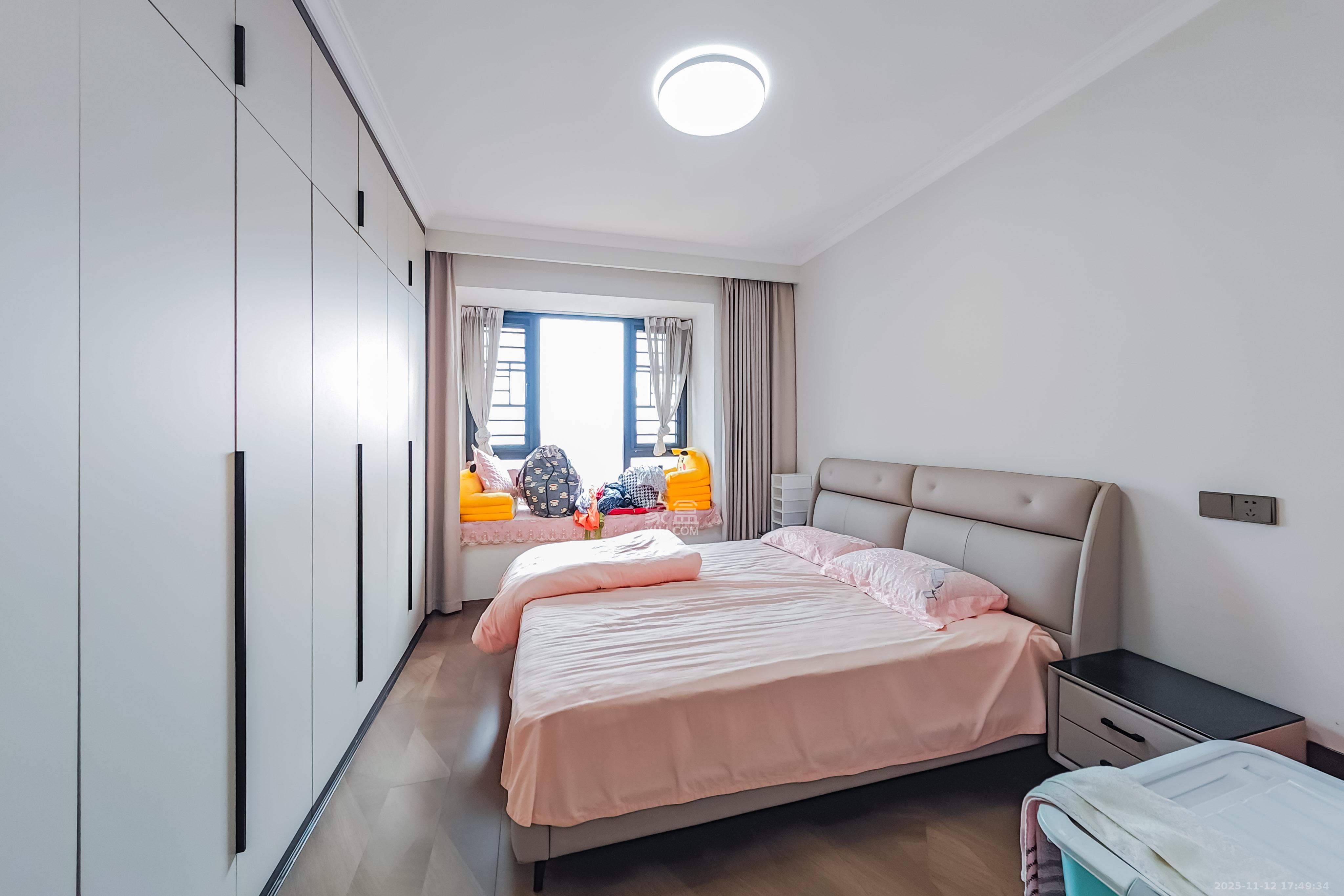 中天星耀城  4室2厅2卫    153.0万卧室