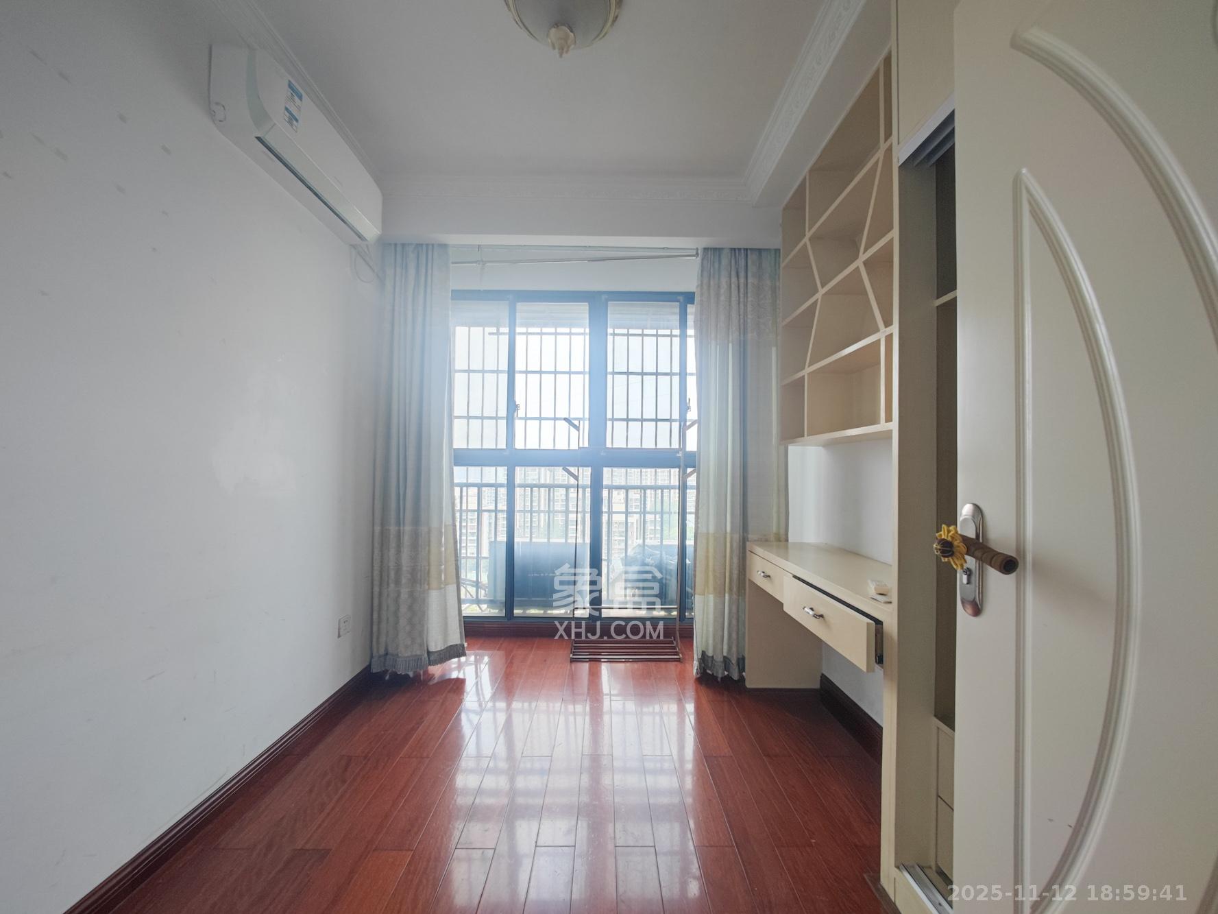 翡翠云天 1室1厅1卫 68.0万 翡翠云天 1室1厅1卫 68.0万卧室