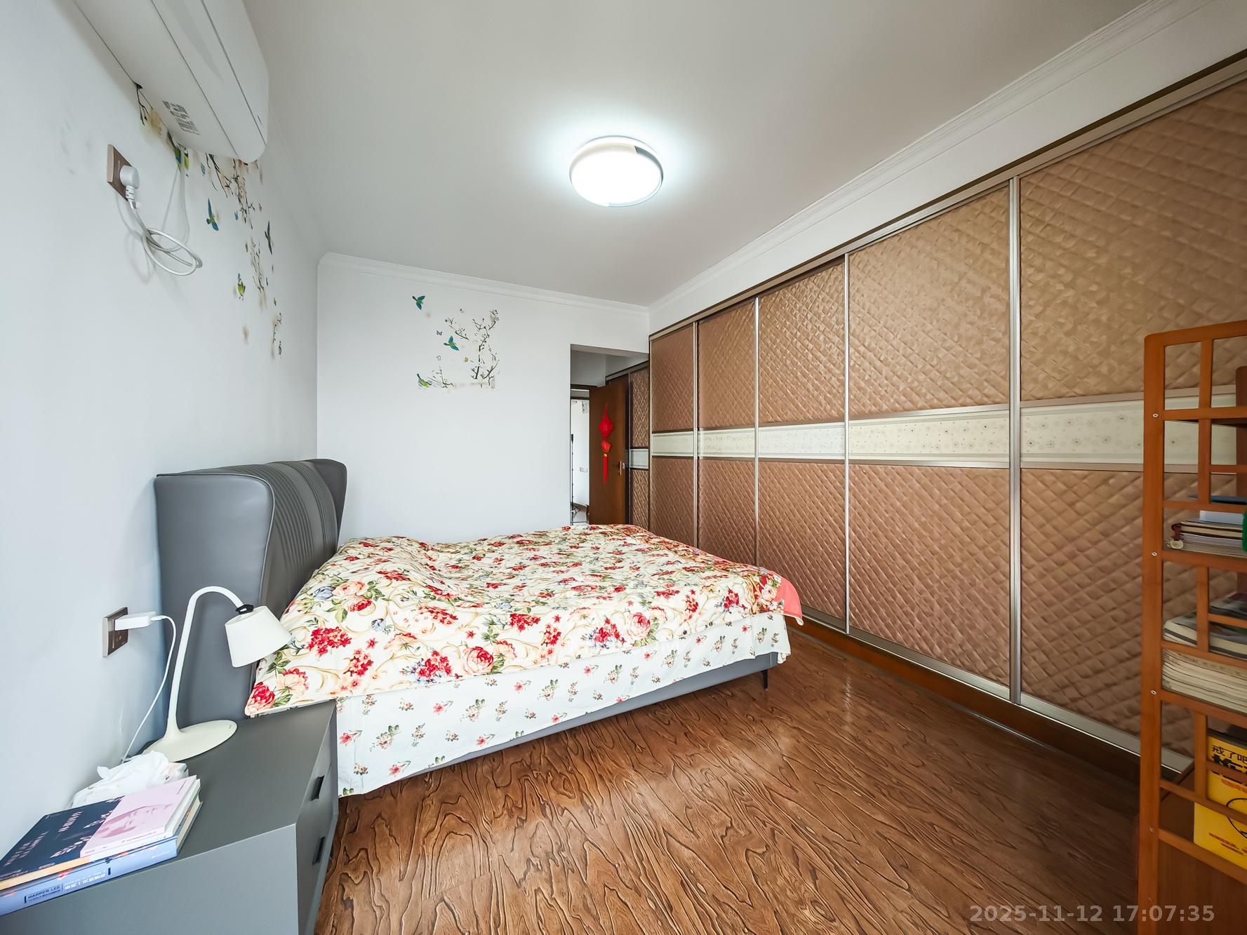 山语城一期 3室2厅2卫 98.0万 山语城一期 3室2厅2卫 98.0万卧室