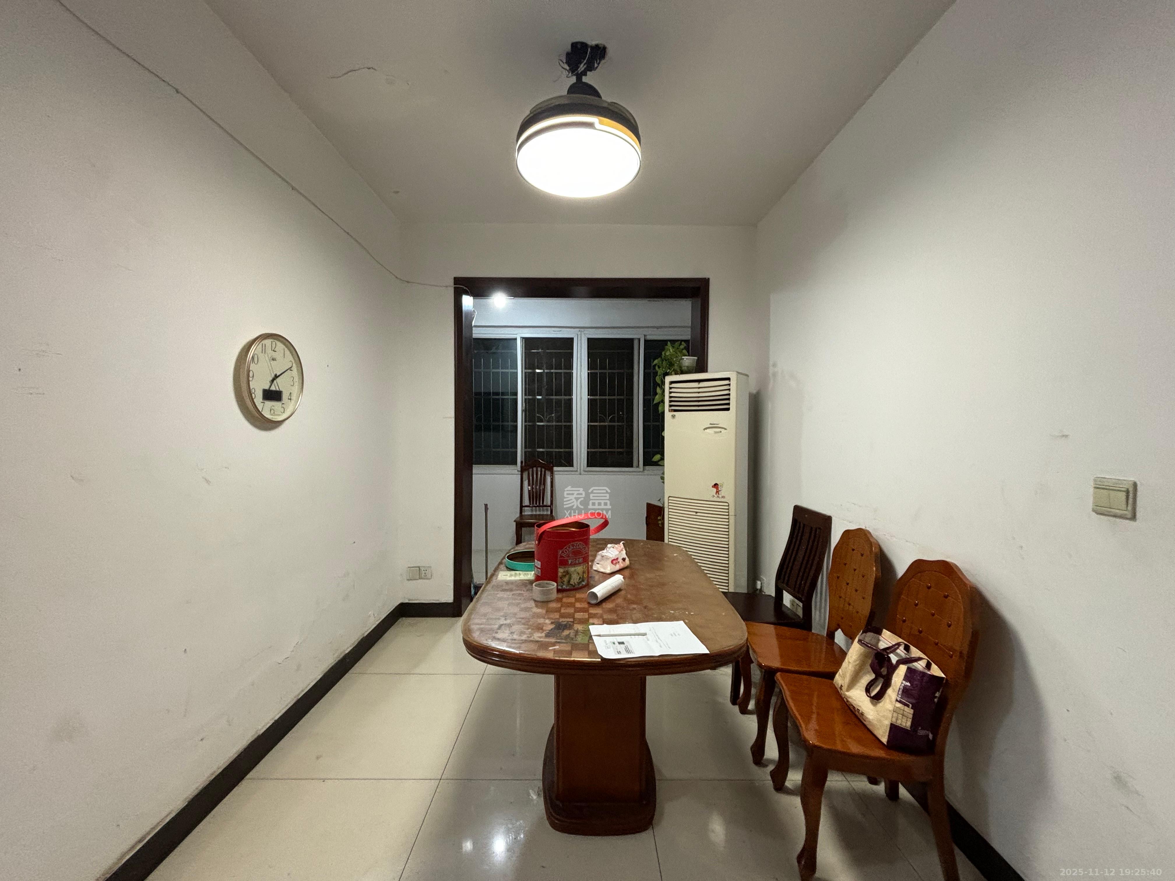 岳北社区  3室1厅2卫    2400.0元/月室内图