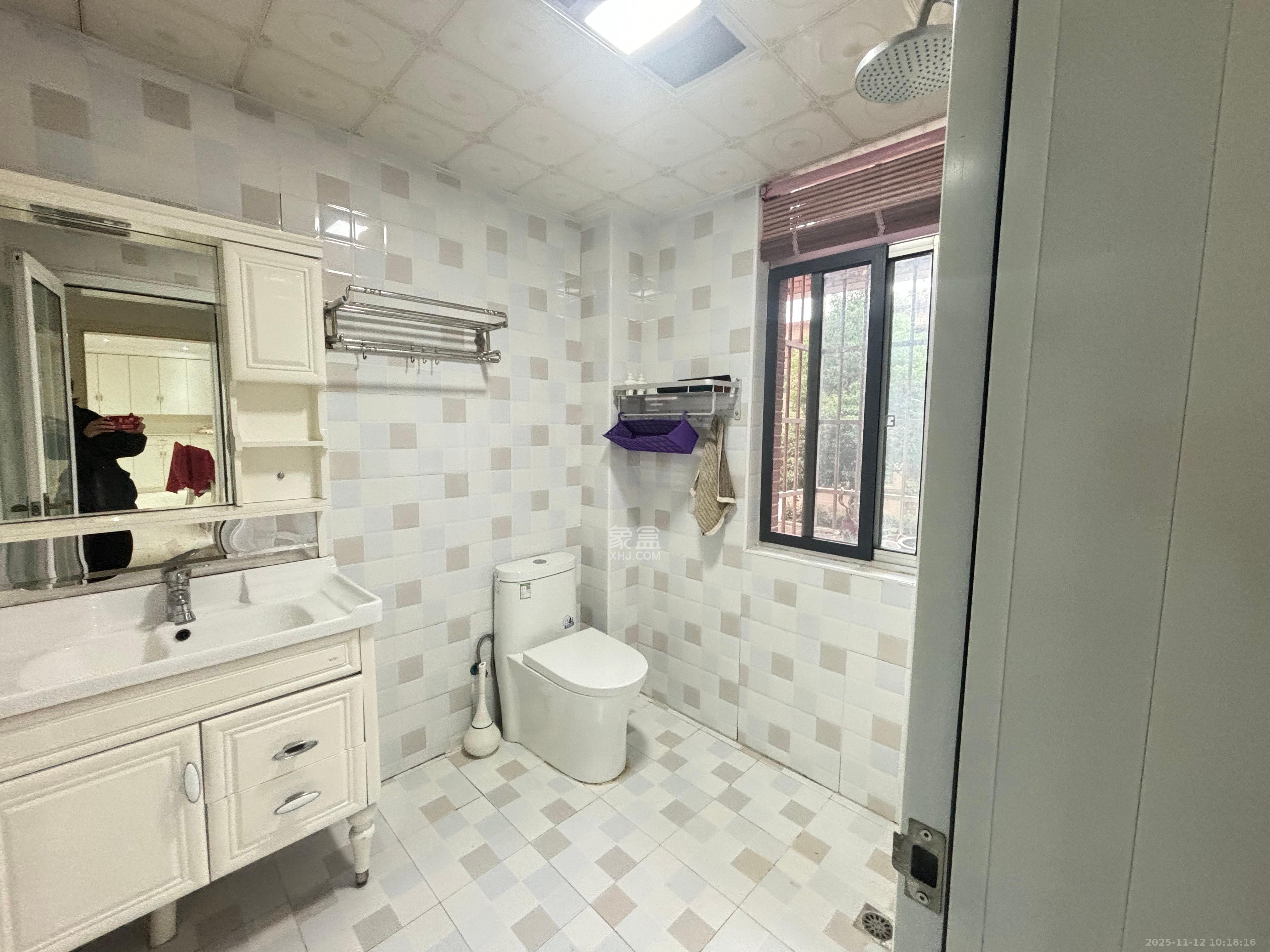 先锋新宇  3室2厅2卫    2500.0元/月室内图