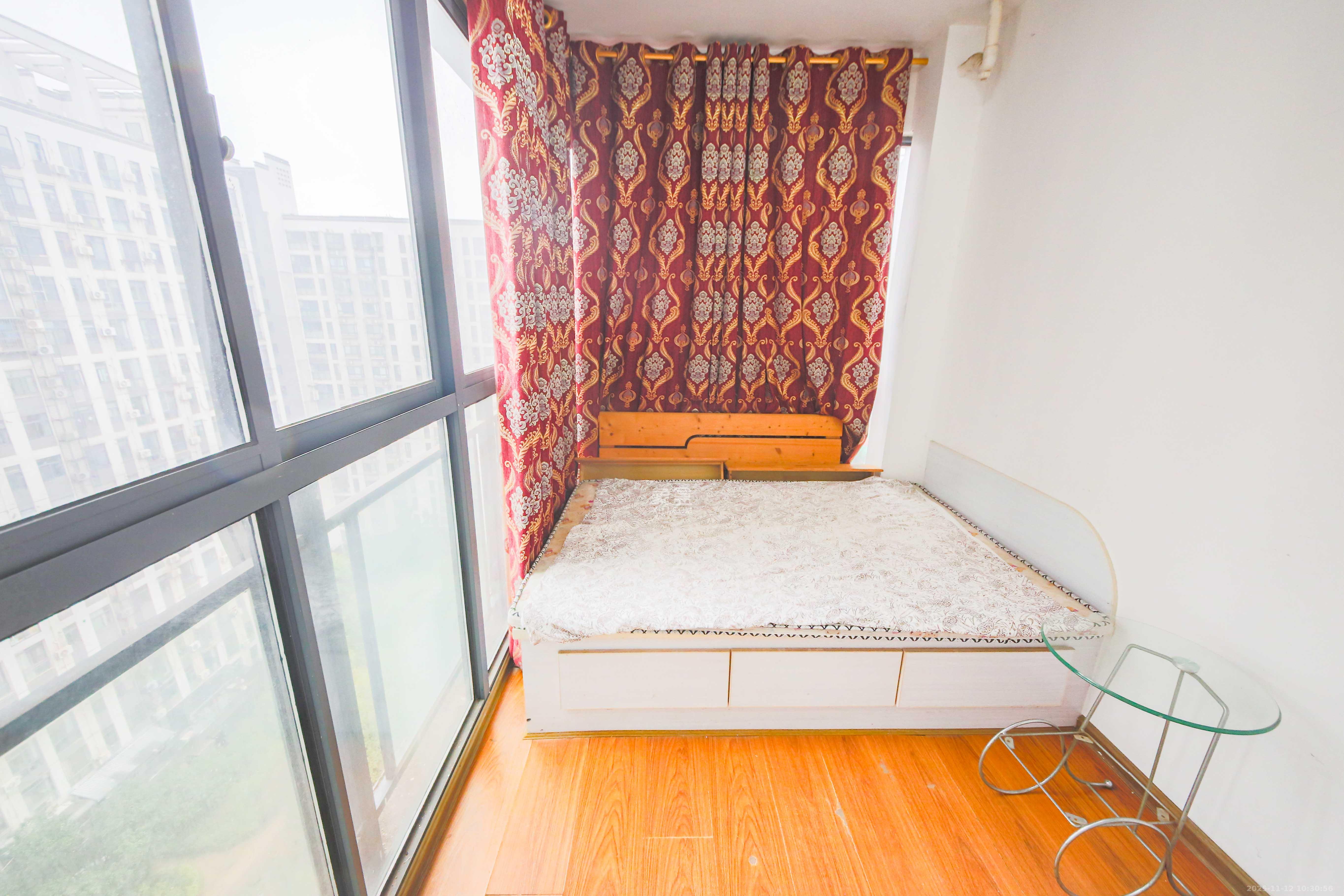 钱隆学府一、二期  3室2厅1卫    78.0万卧室