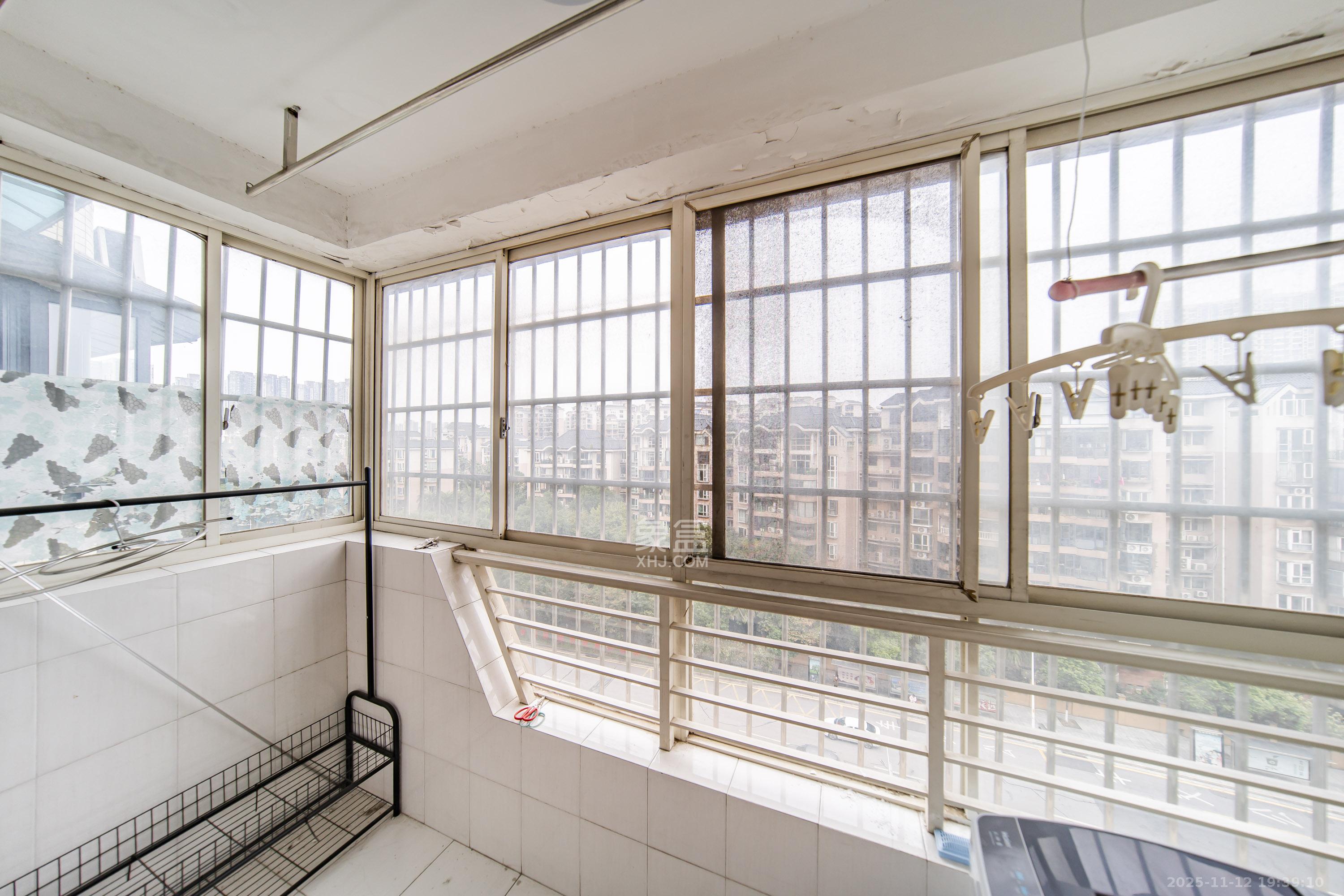 四季美景一、二期 2室2厅1卫 72.0万 四季美景一、二期 2室2厅1卫 72.0万阳台