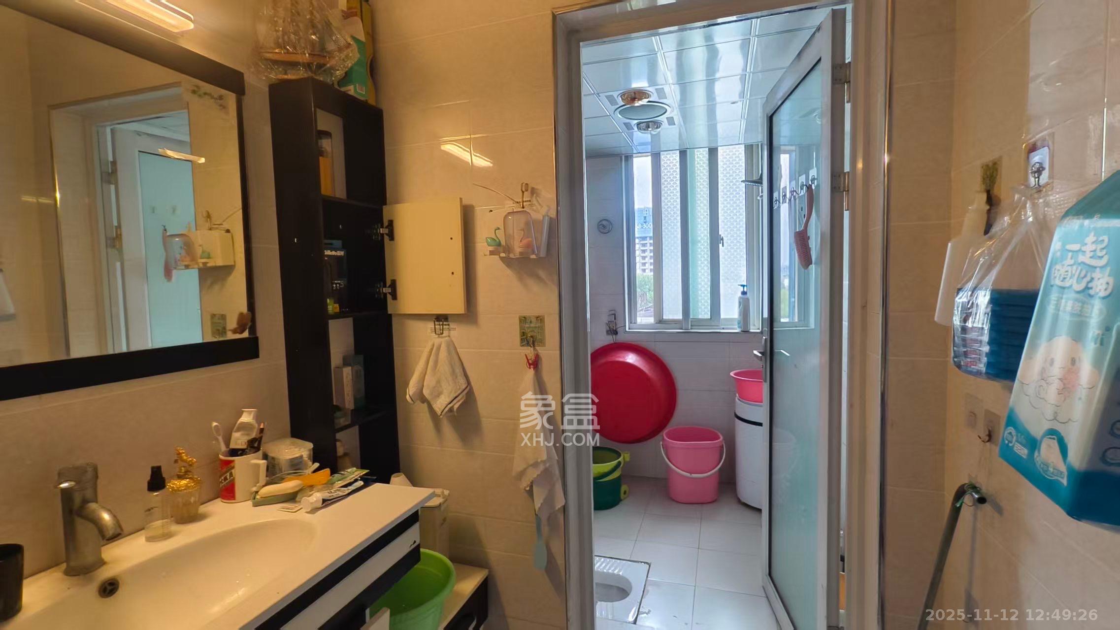 时代星城  4室2厅2卫    2000.0元/月室内图