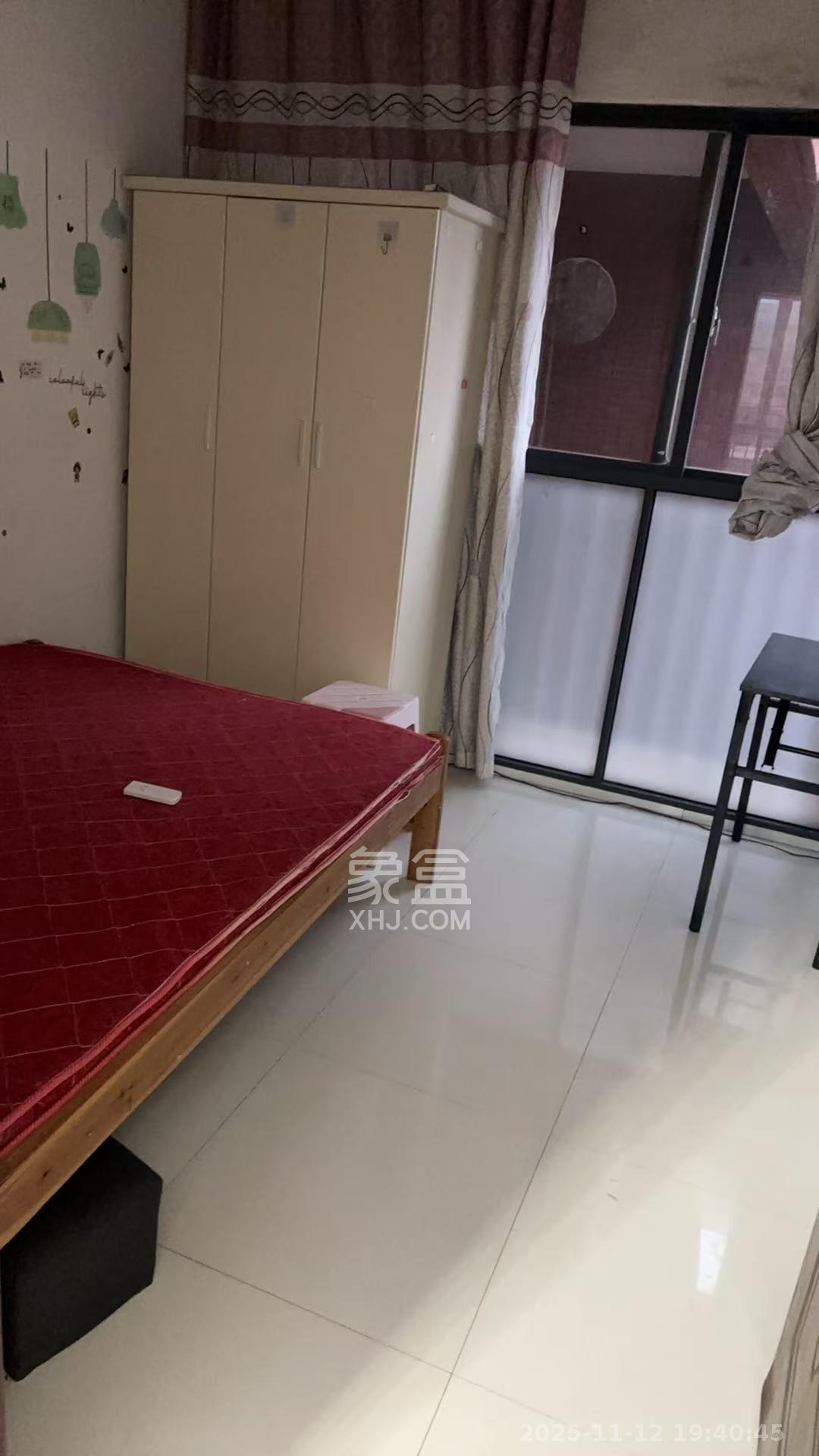 华润凤凰城二期  1室1厅1卫    1600.0元/月室内图