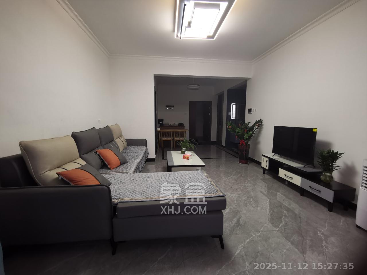 半山壹号 2室2厅1卫 2800.0元/月 半山壹号 2室2厅1卫 2800.0元/月室内图