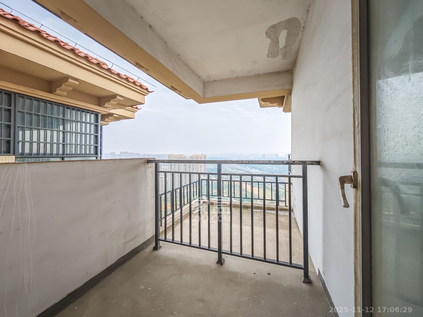 钱隆世家 4室2厅2卫 74.0万 钱隆世家 4室2厅2卫 74.0万卧室