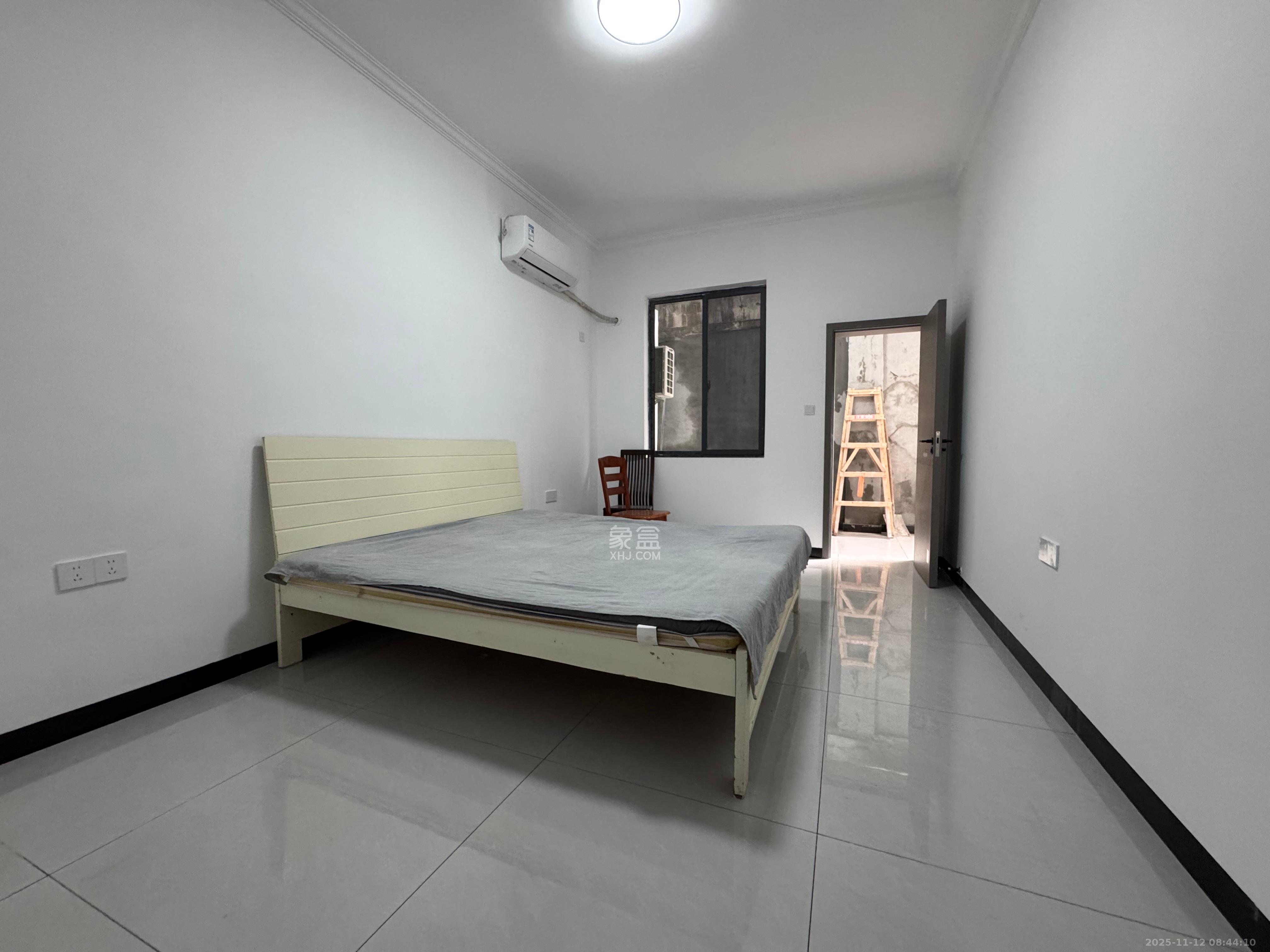 西牌楼商业局宿舍  3室1厅1卫    3200.0元/月