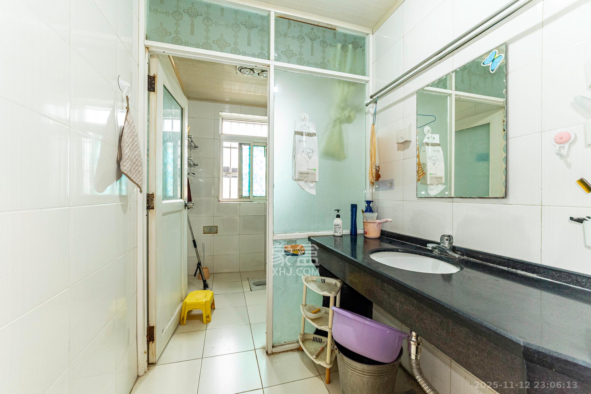 金岸教师公寓  3室2厅2卫    56.8万卫生间