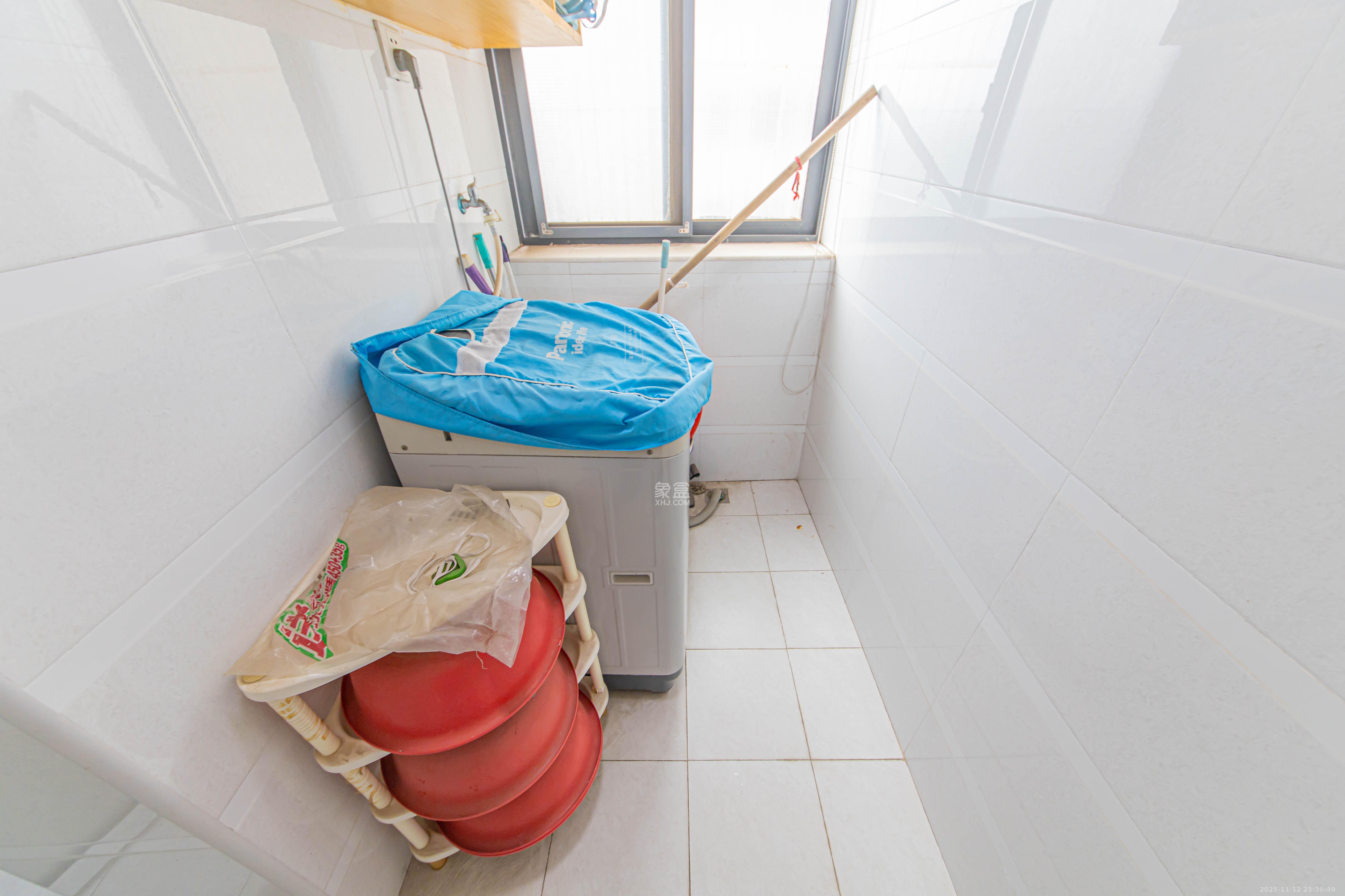 保利花园 3室2厅1卫 80.0万 保利花园 3室2厅1卫 80.0万卫生间