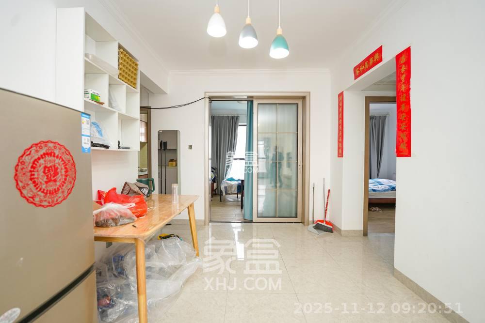 绿地新都会  3室2厅2卫    2300.0元/月