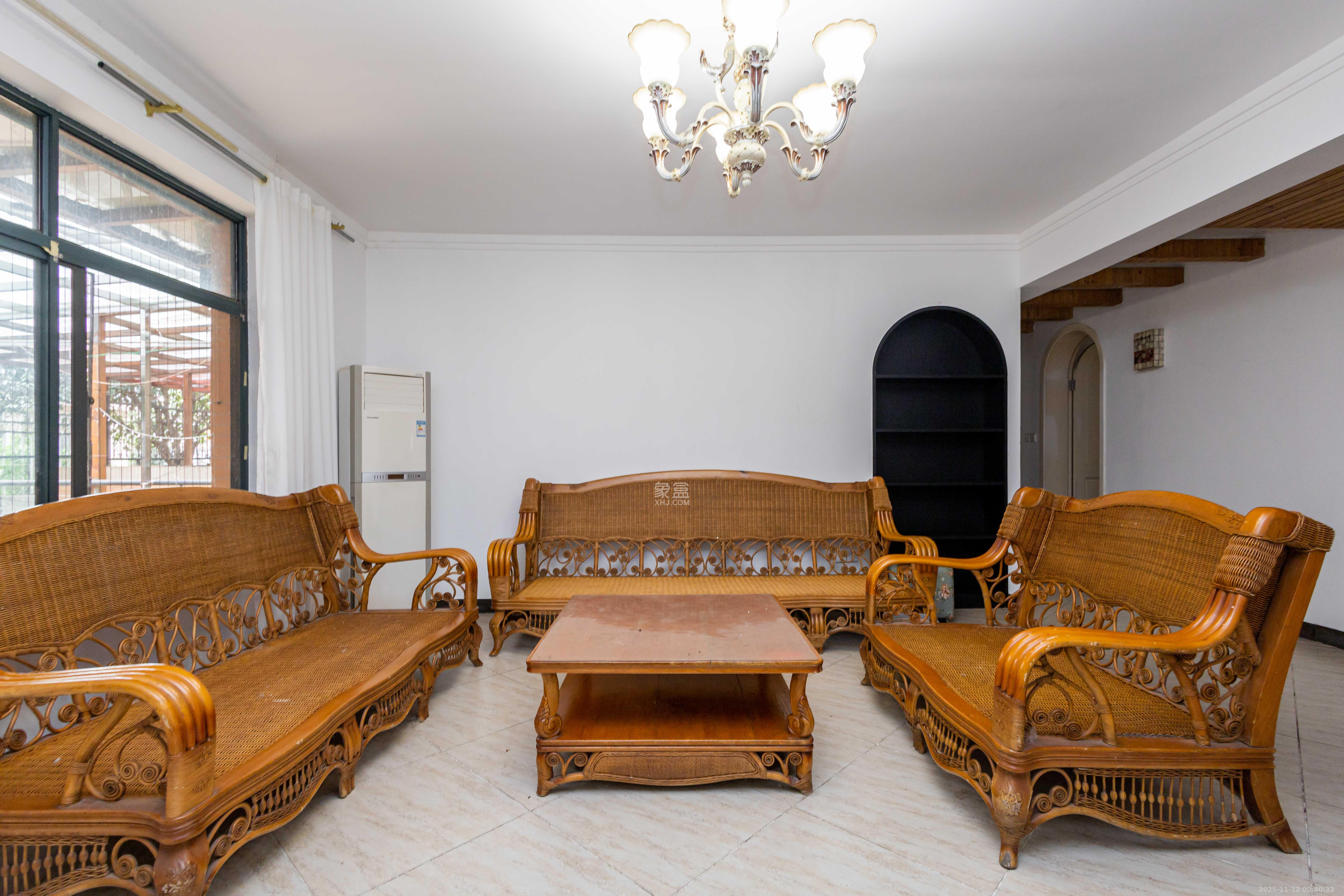 东业早安星城 4室2厅2卫 139.8万 东业早安星城 4室2厅2卫 139.8万客厅