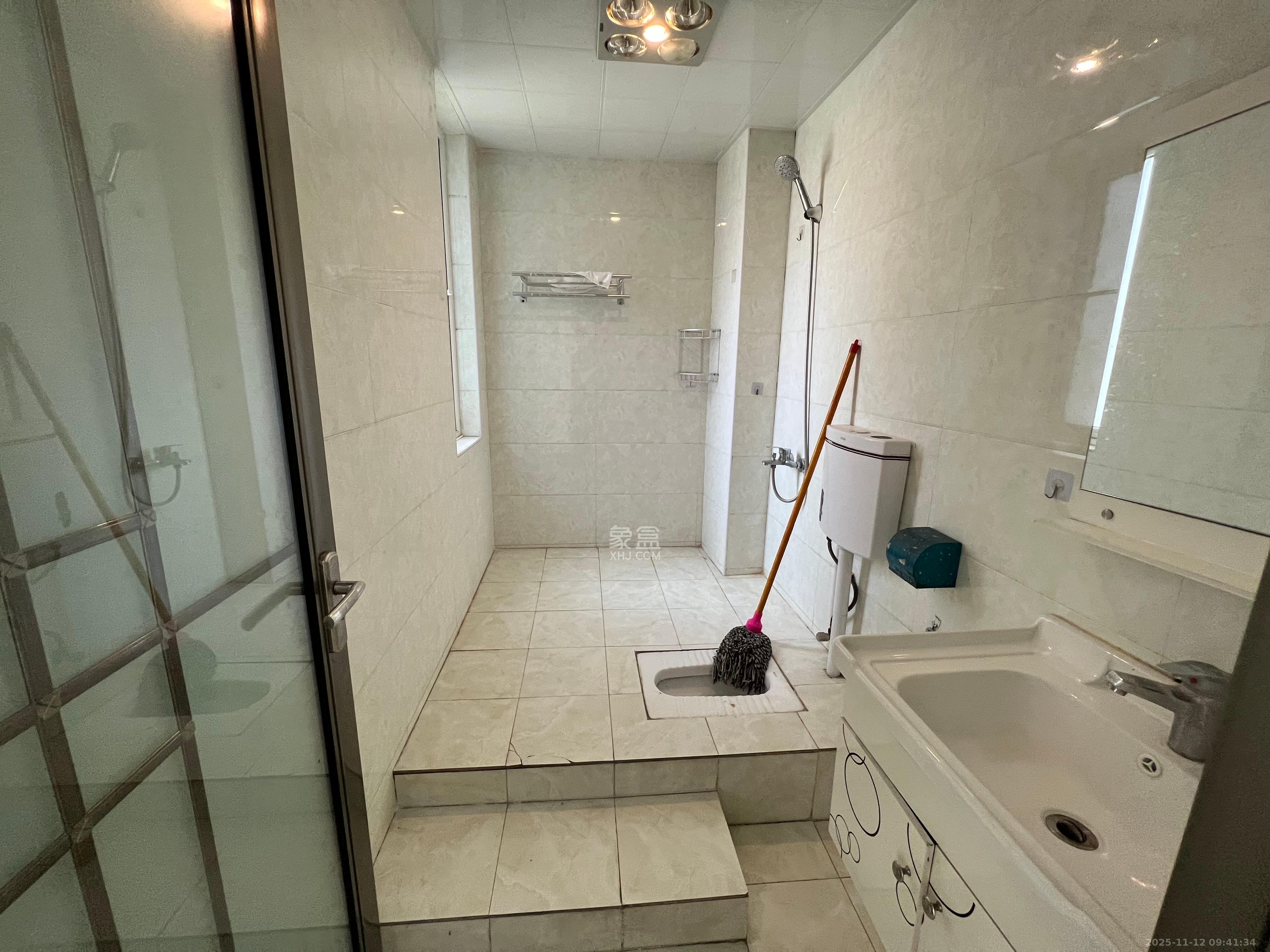 金地格林公馆  3室2厅1卫    2700.0元/月室内图