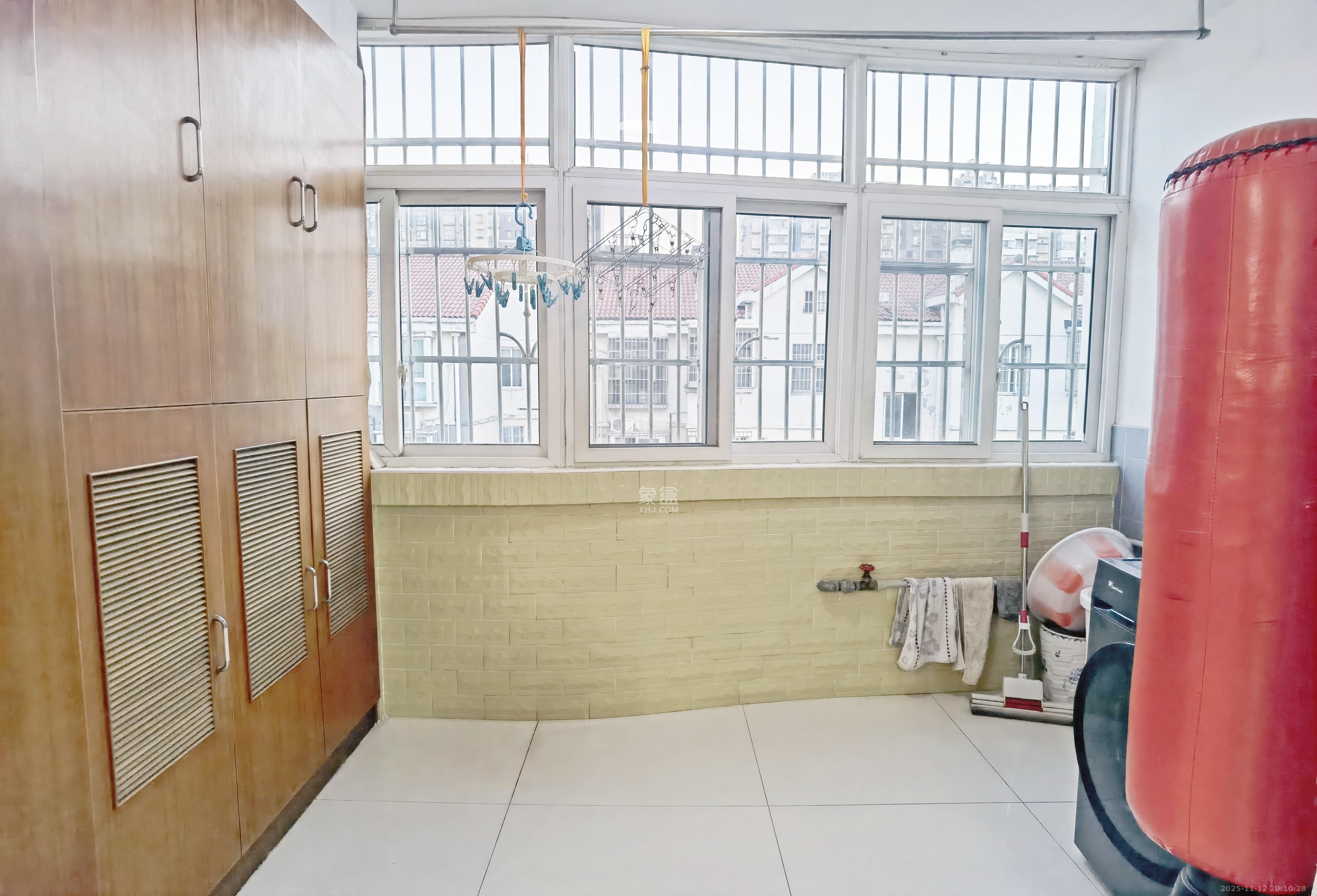 德润园 5室2厅1卫 72.0万 德润园 5室2厅1卫 72.0万阳台