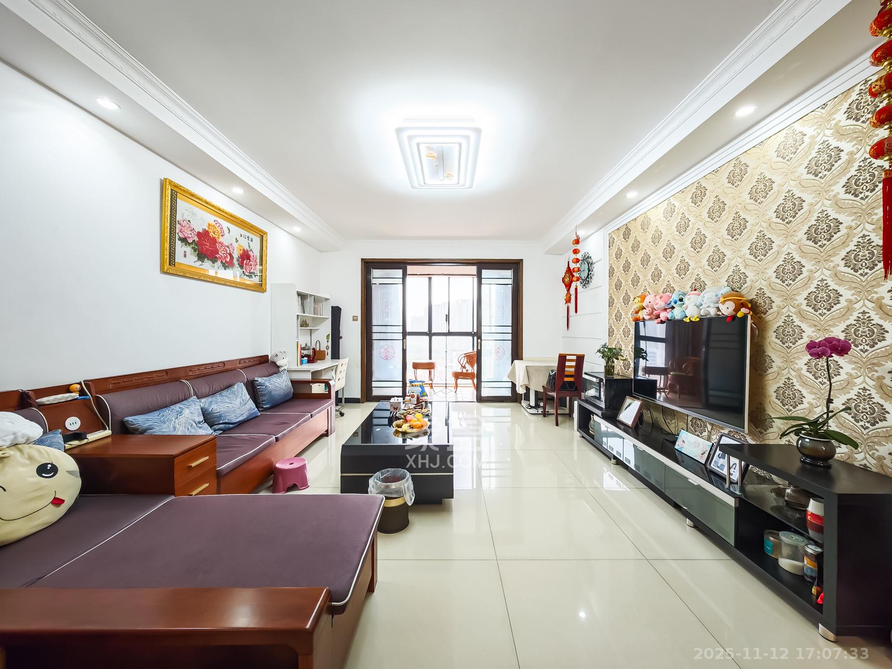 山语城一期 3室2厅2卫 98.0万 山语城一期 3室2厅2卫 98.0万客厅