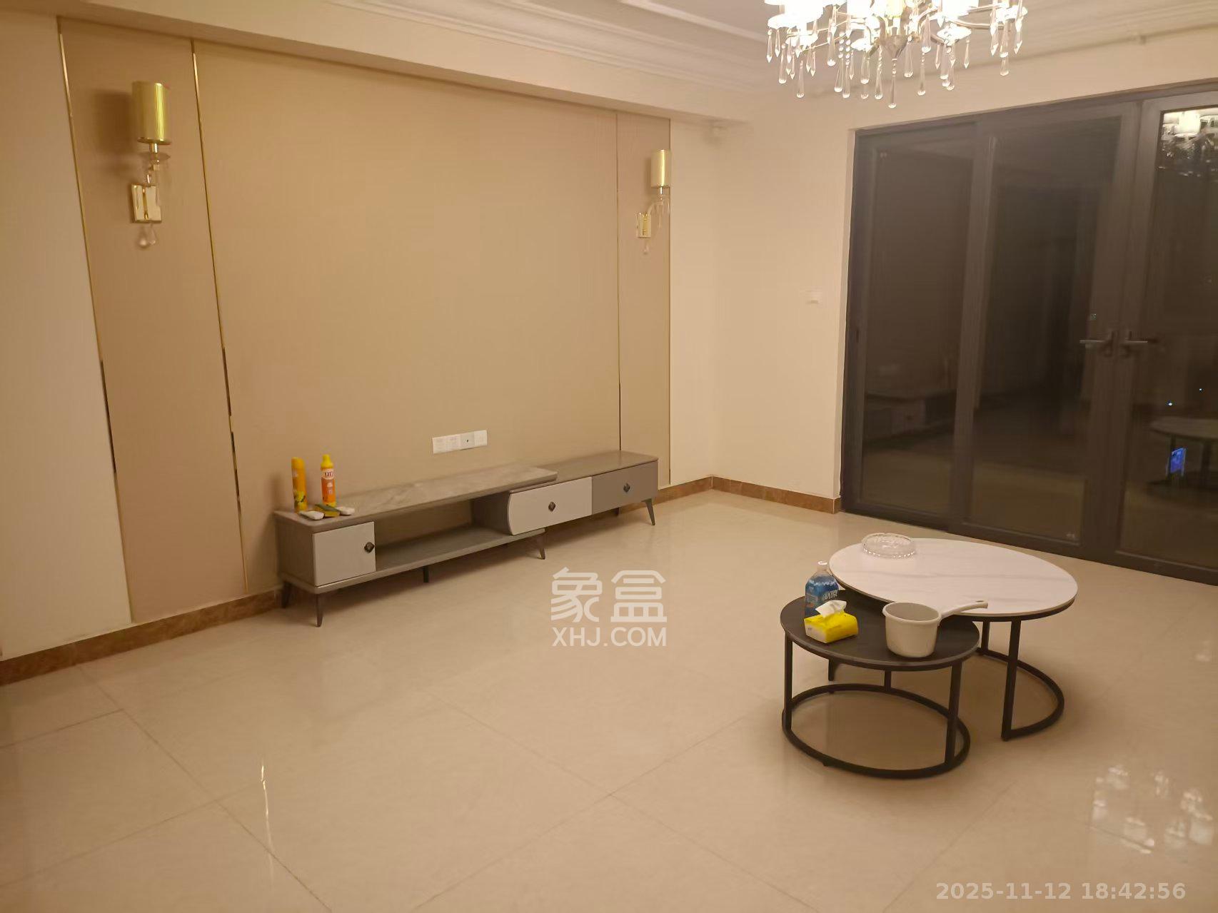 恒大书香门第  4室2厅2卫    1800.0元/月室内图