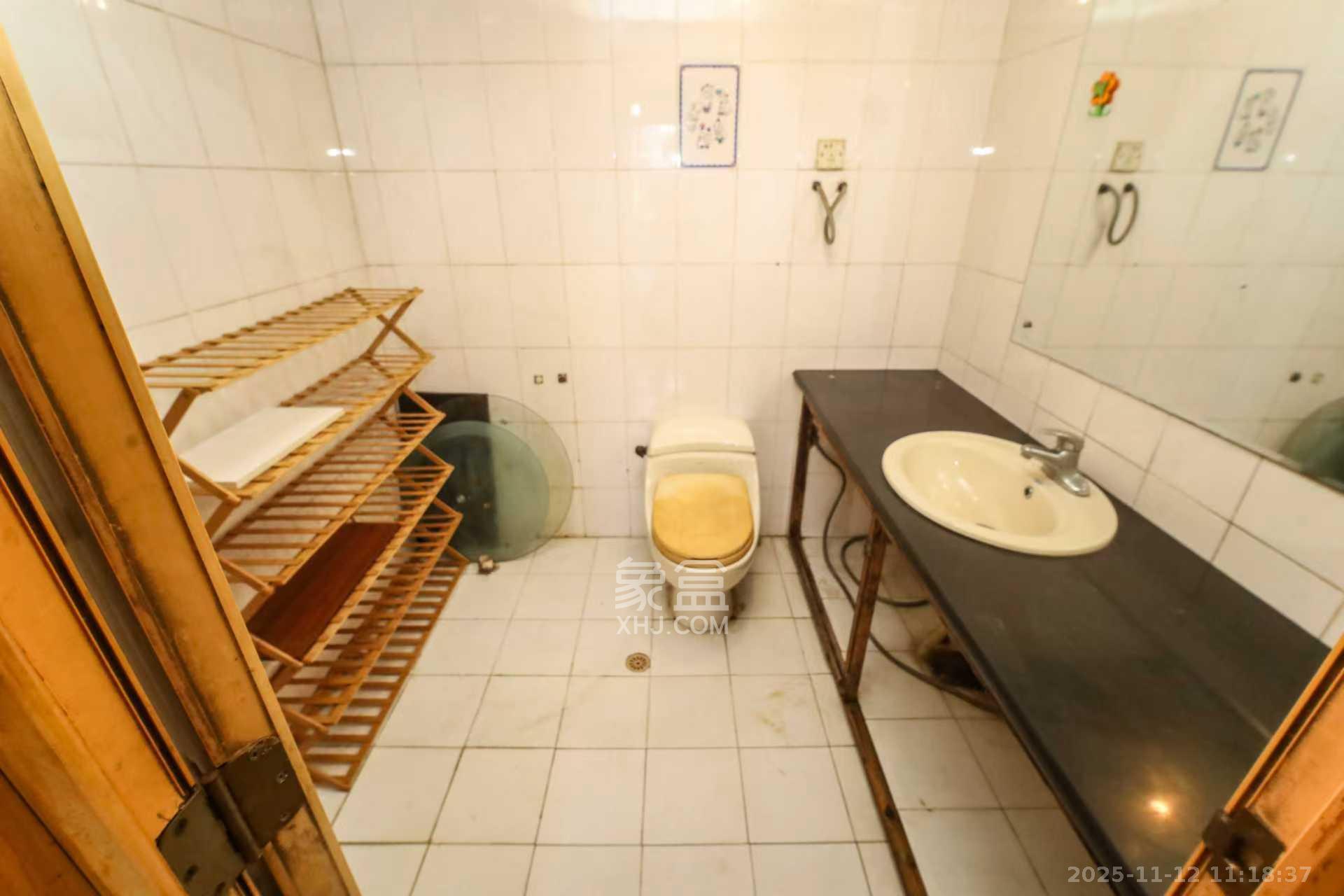 德政园  3室2厅2卫    1800.0元/月室内图