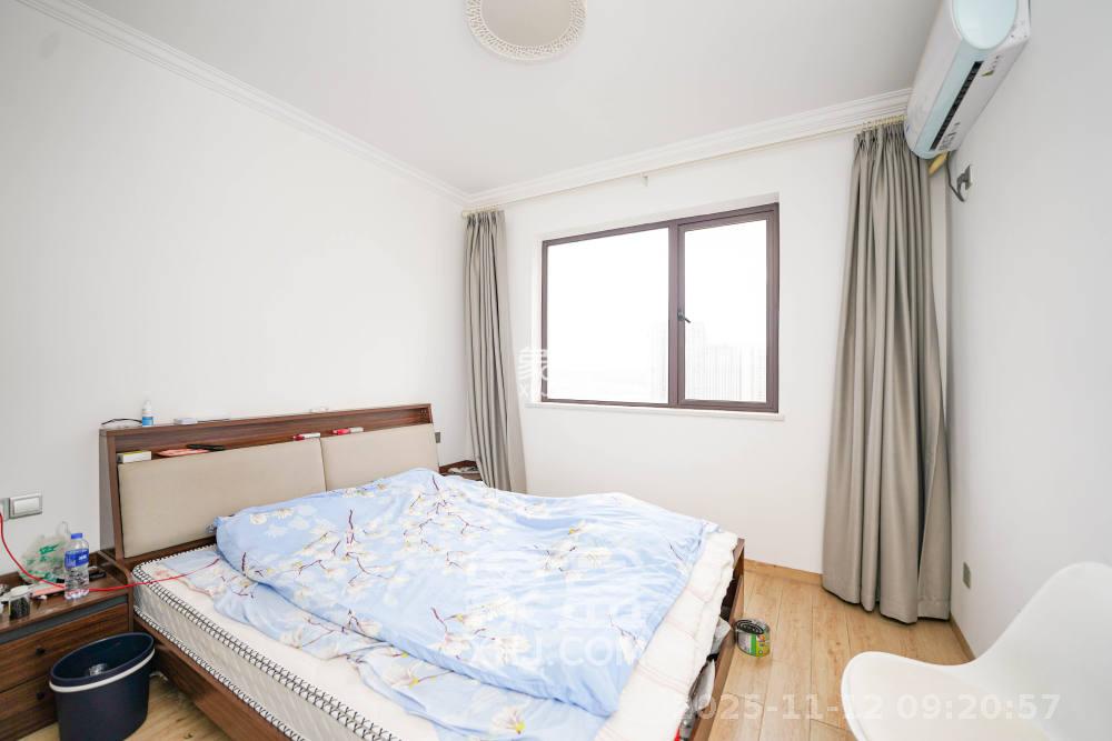 绿地新都会  3室2厅2卫    2300.0元/月室内图