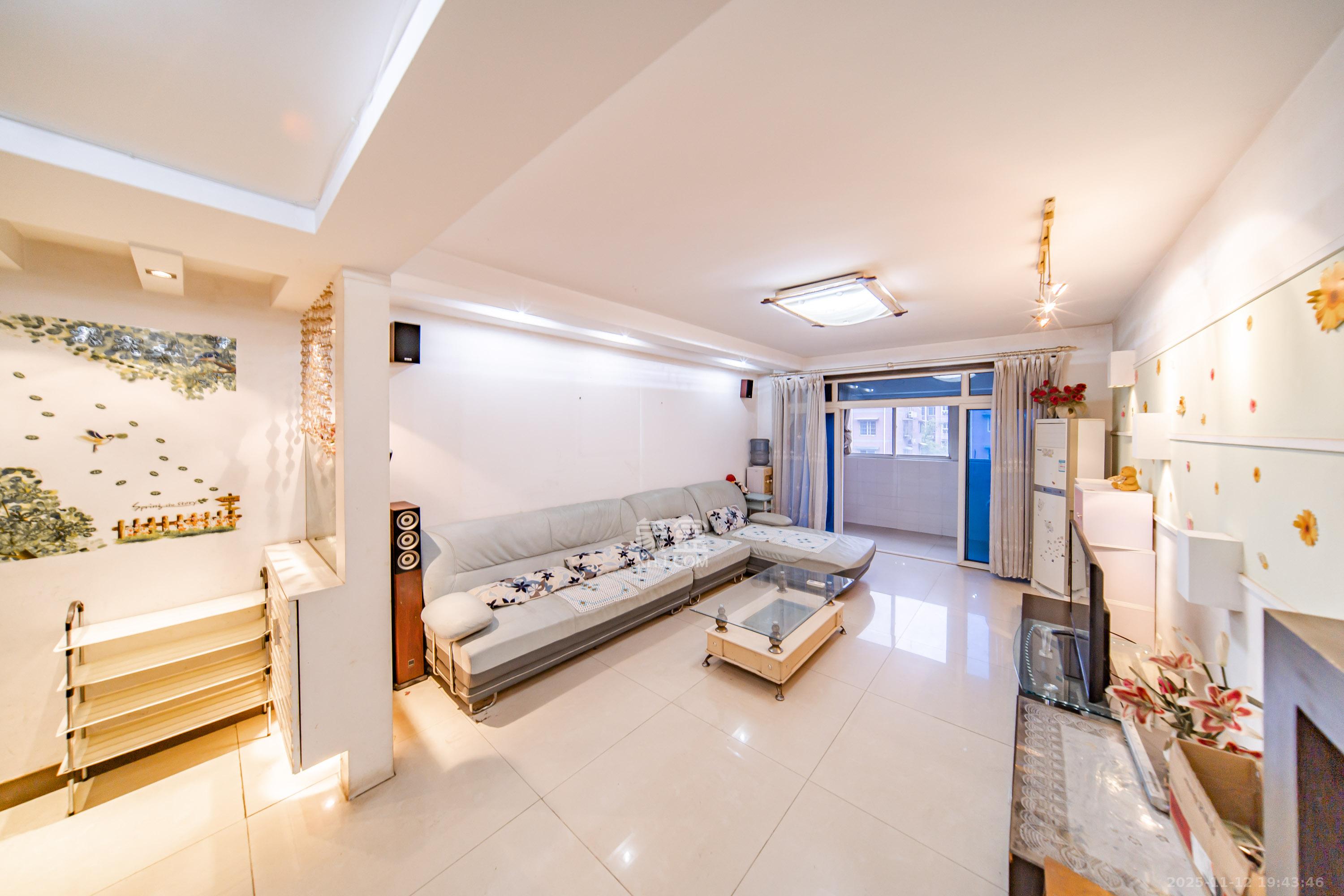 四方小区 2室2厅1卫 62.0万 四方小区 2室2厅1卫 62.0万客厅