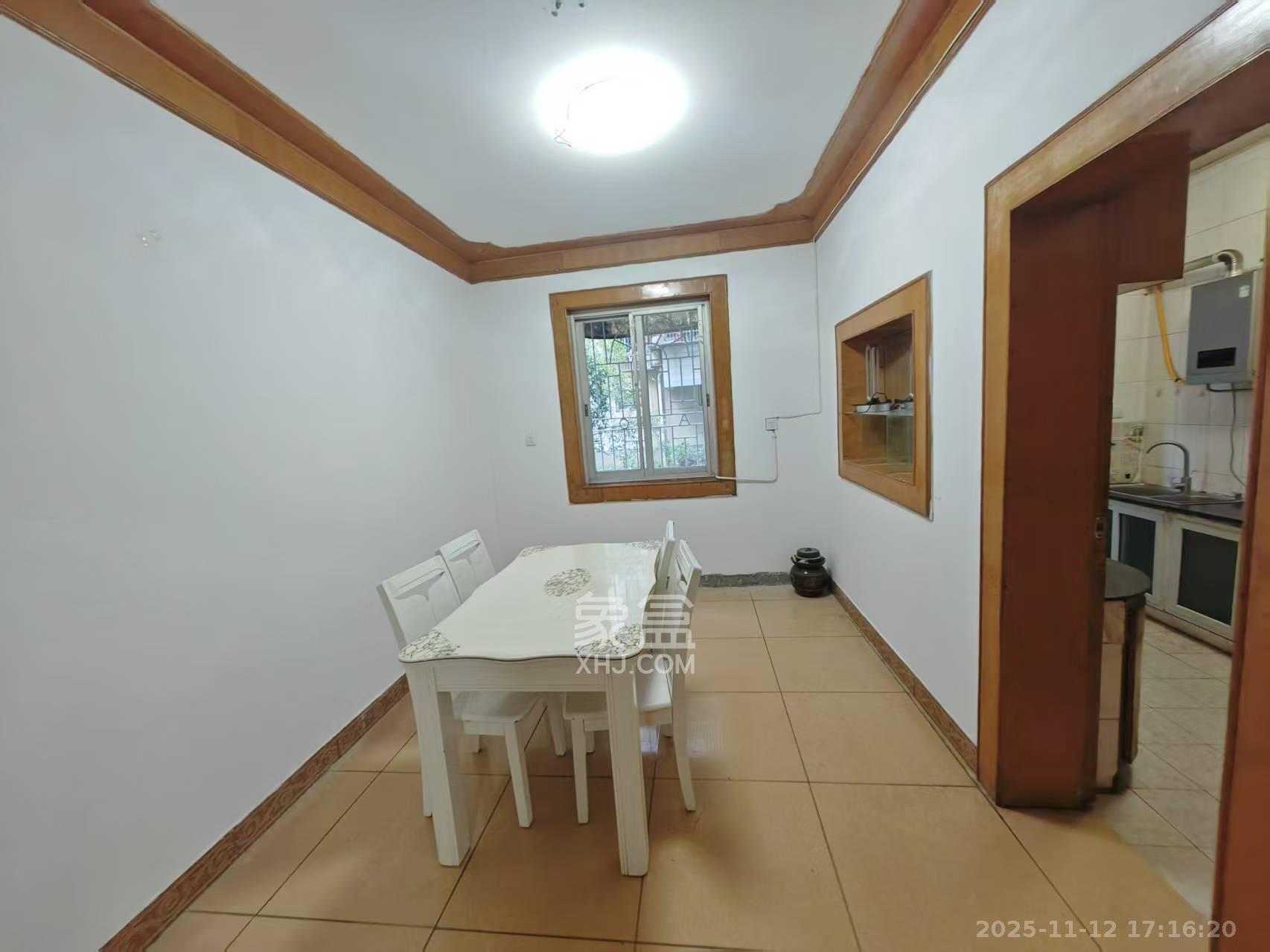 高家坪住宅新区 3室2厅2卫 3200.0元/月 高家坪住宅新区 3室2厅2卫 3200.0元/月室内图