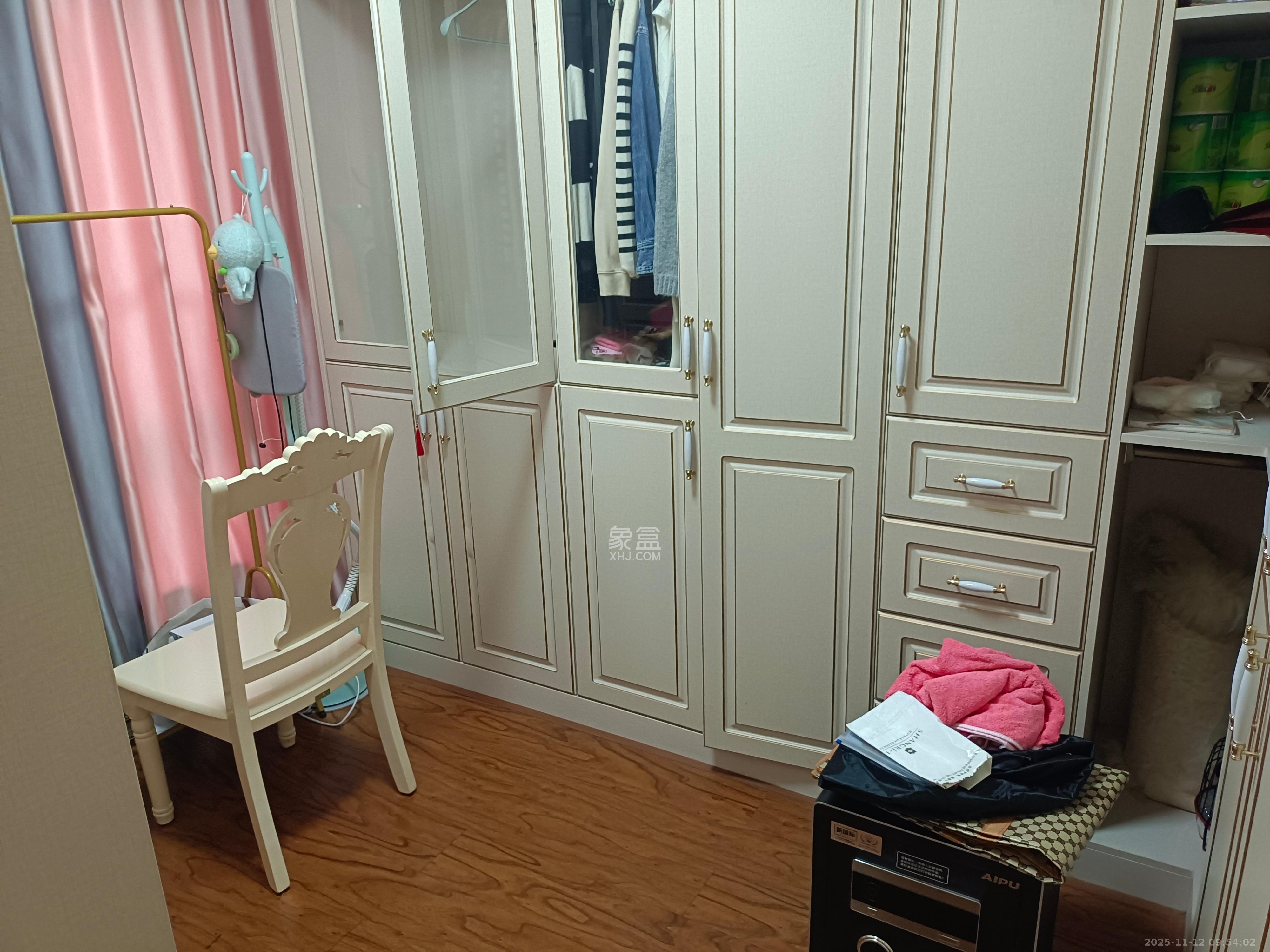 达美D6区 3室2厅1卫 3200.0元/月 达美D6区 3室2厅1卫 3200.0元/月室内图