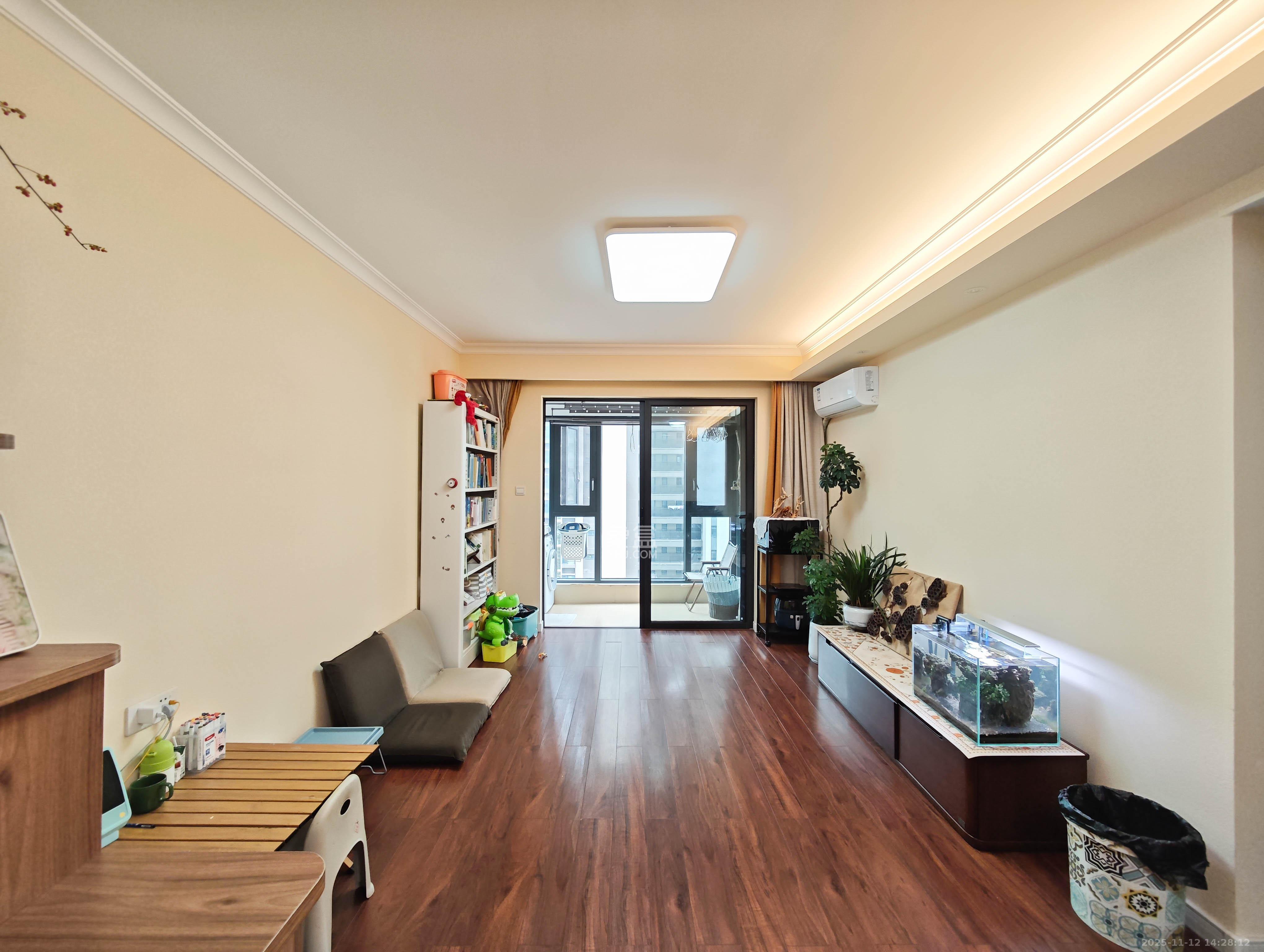 万科魅力之城 3室2厅2卫 95.0万 万科魅力之城 3室2厅2卫 95.0万客厅