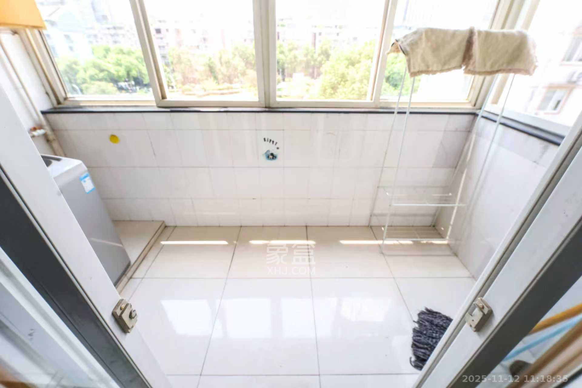 德政园  3室2厅2卫    1800.0元/月室内图